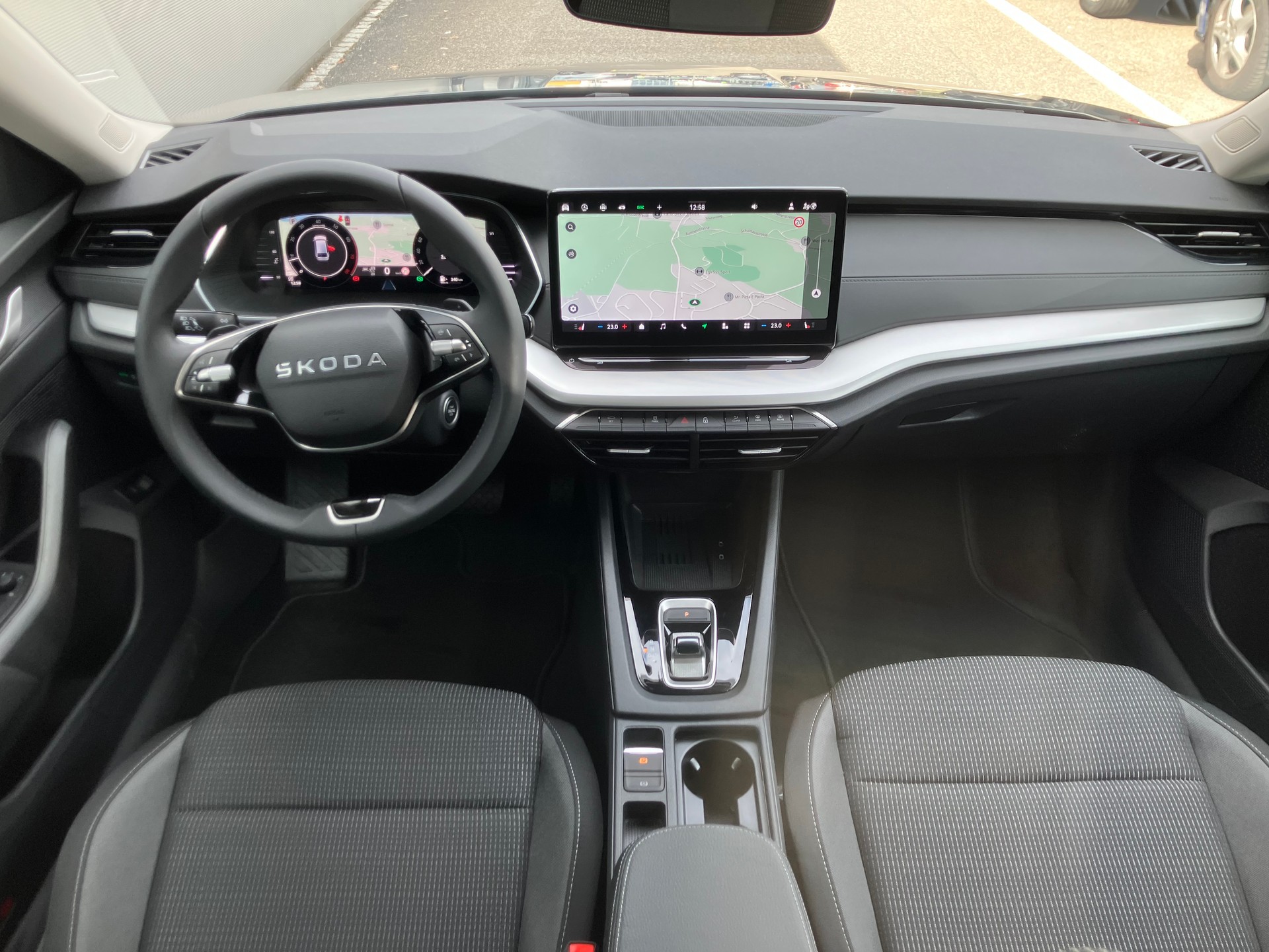 SKODA Octavia Combi 2.0 TSI DSG Selection 4x4-image-8