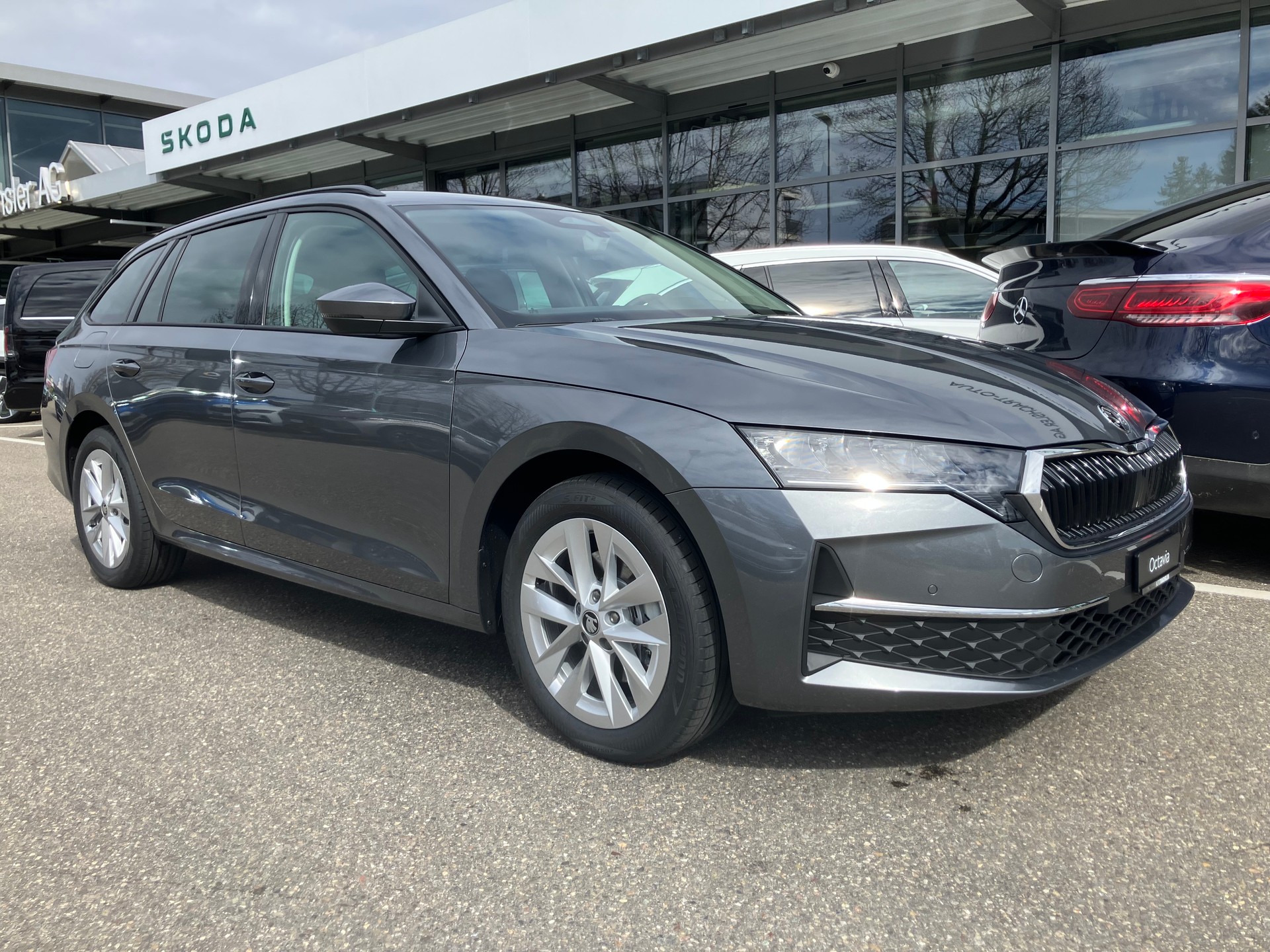 SKODA Octavia Combi 2.0 TSI DSG Selection 4x4-image-1