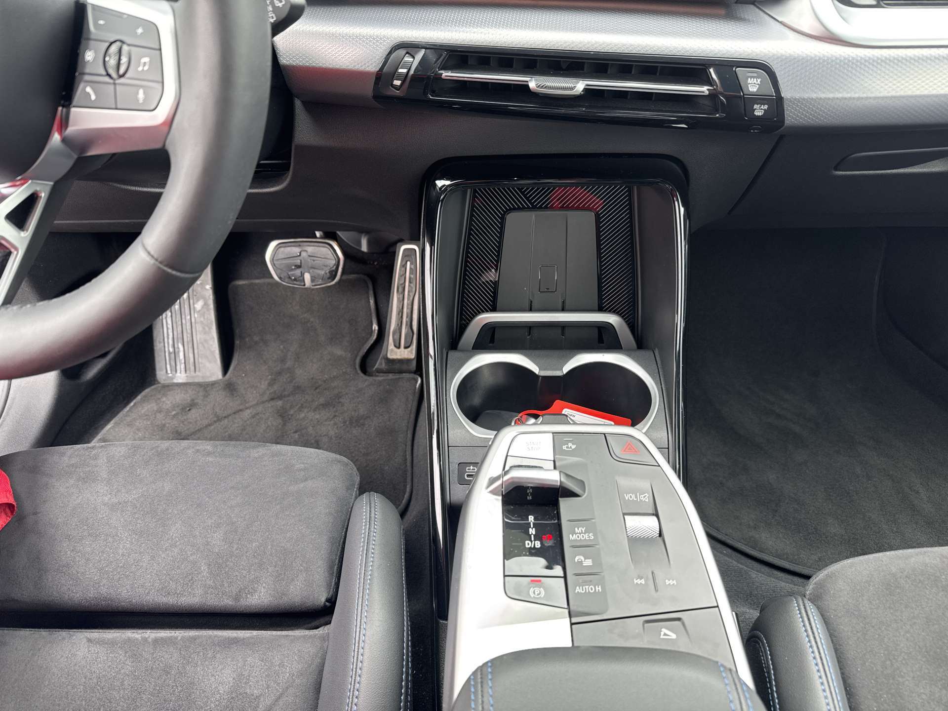 BMW iX1 xDrive 30 M Sport 306PS Automat-image-11