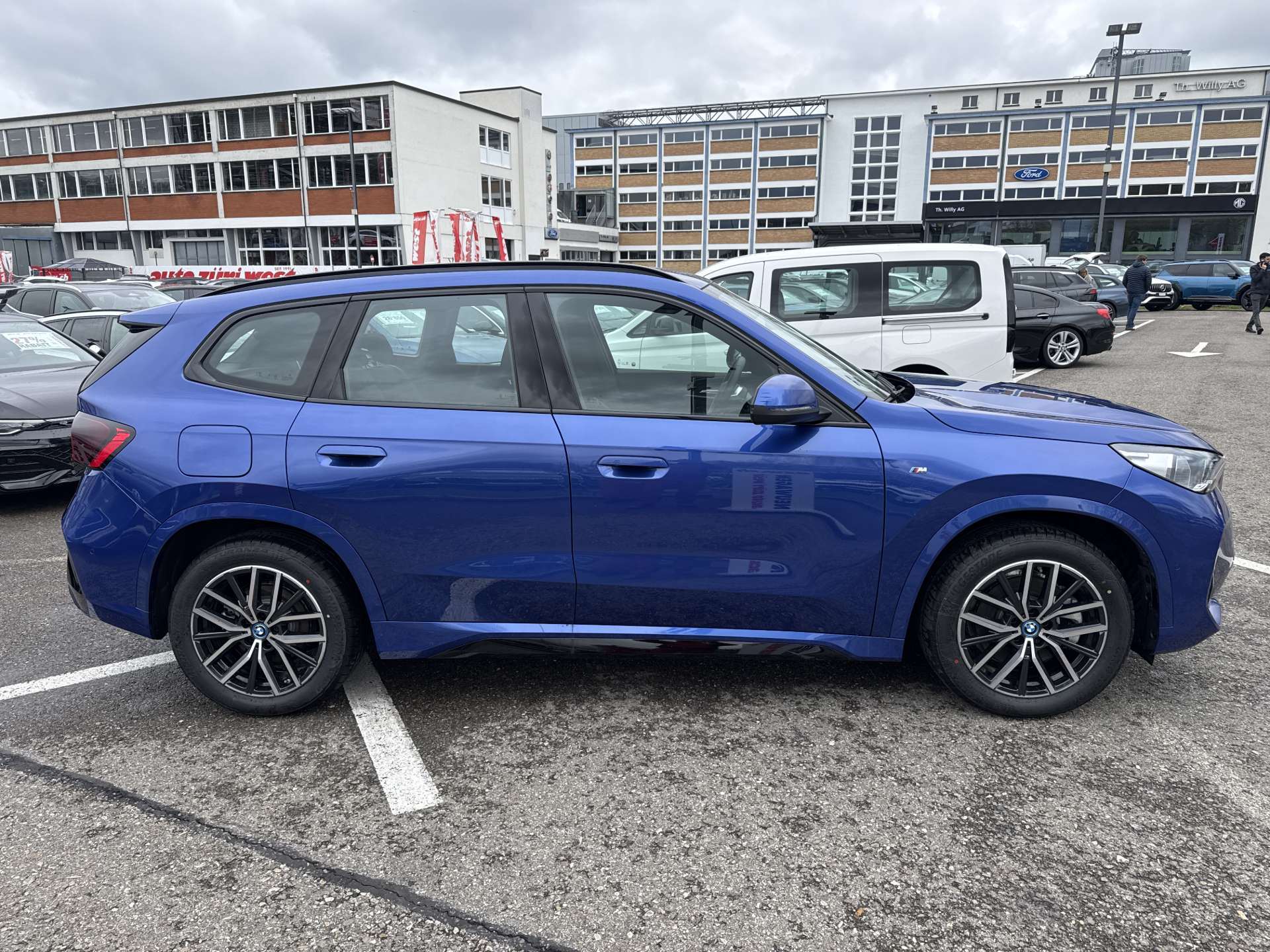 BMW iX1 xDrive 30 M Sport 306PS Automat-image-10