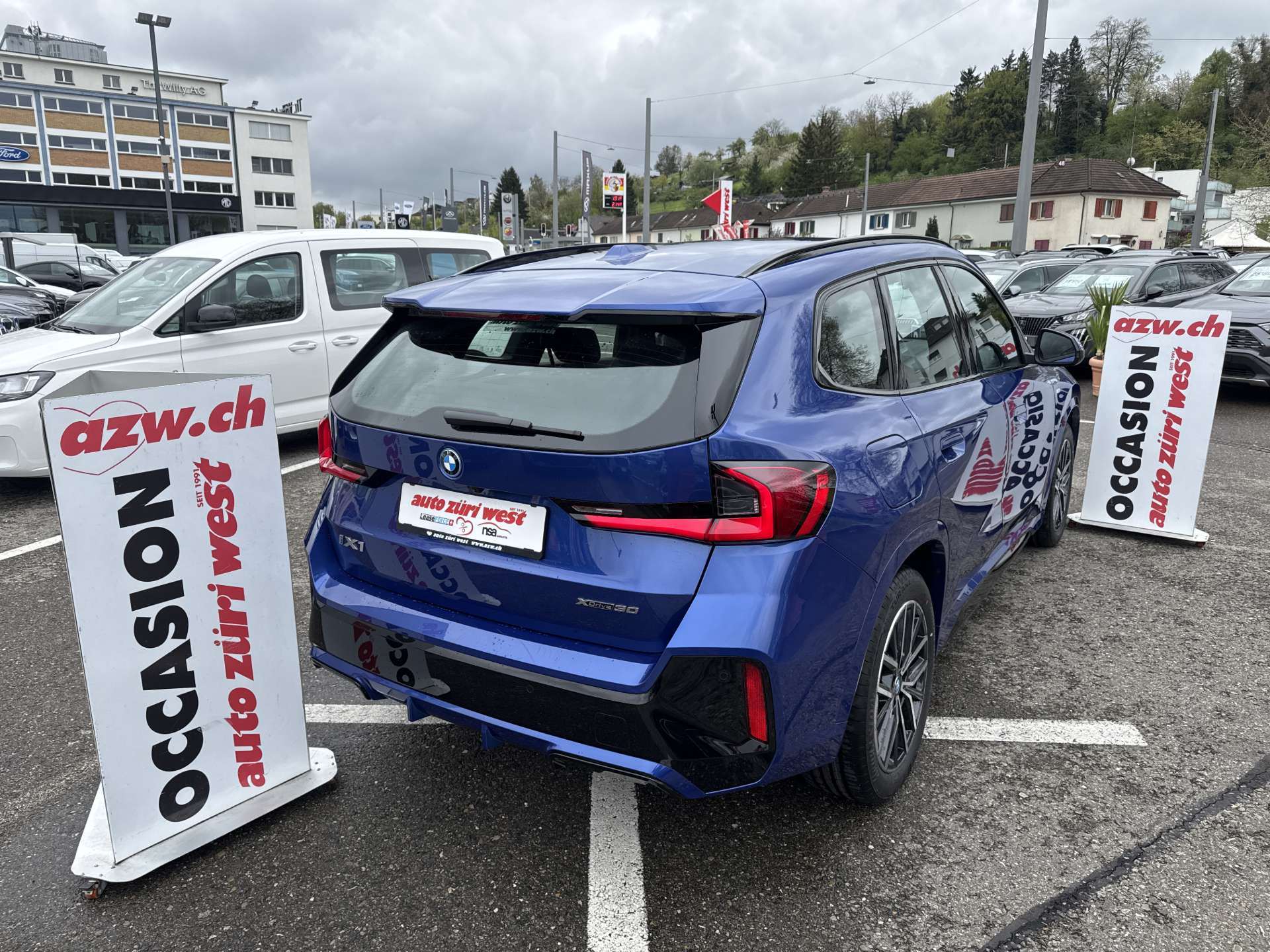 BMW iX1 xDrive 30 M Sport 306PS Automat-image-2