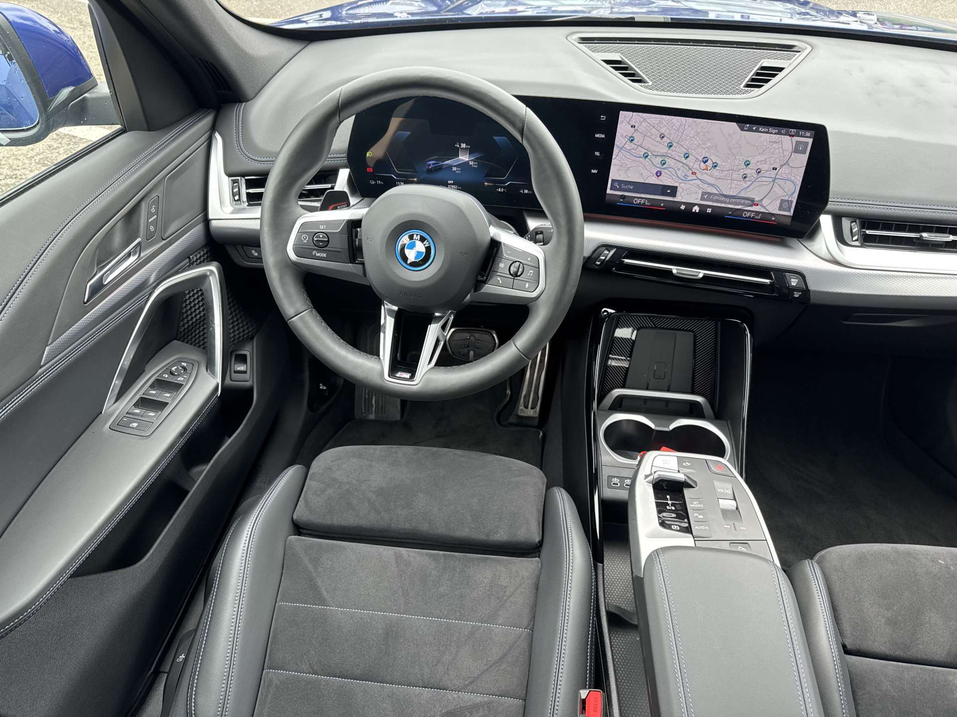 BMW iX1 xDrive 30 M Sport 306PS Automat-image-4