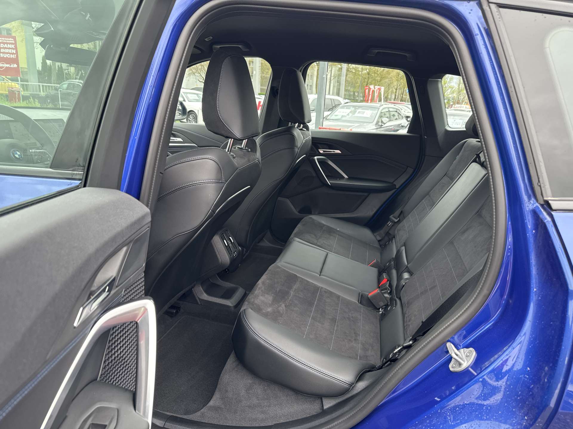 BMW iX1 xDrive 30 M Sport 306PS Automat-image-6