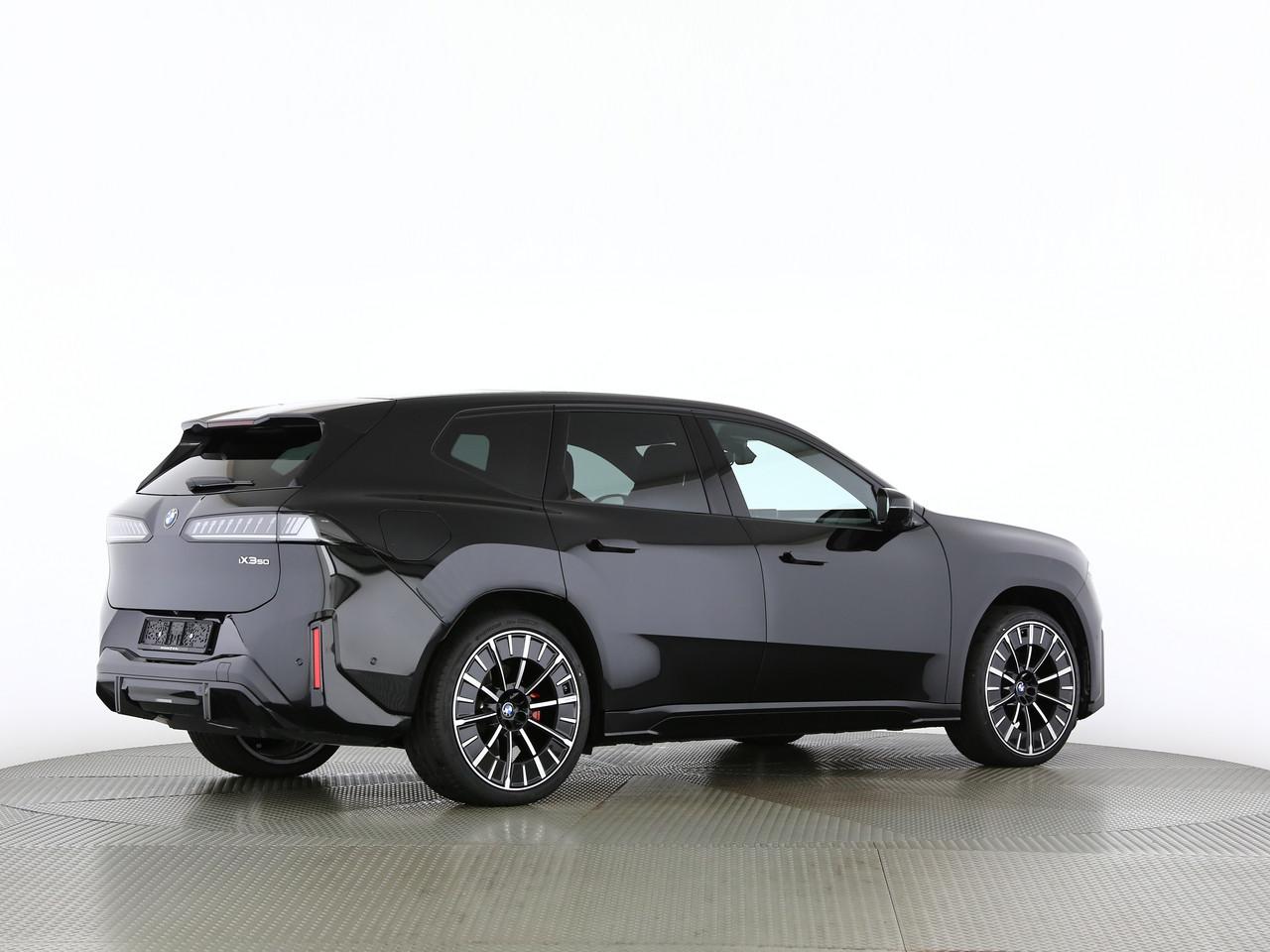 BMW iX3 50 xDrive-image-12
