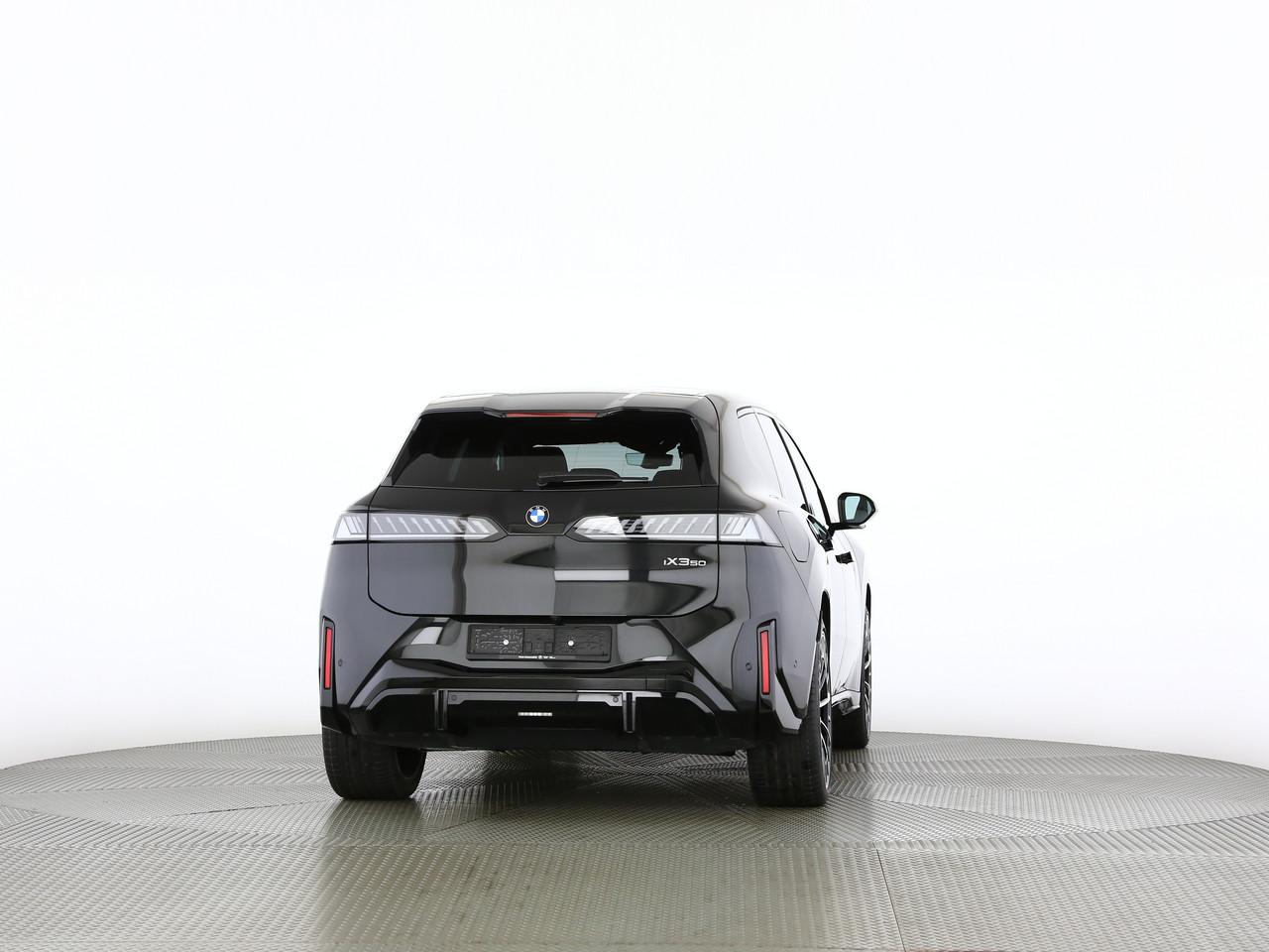 BMW iX3 50 xDrive-image-9
