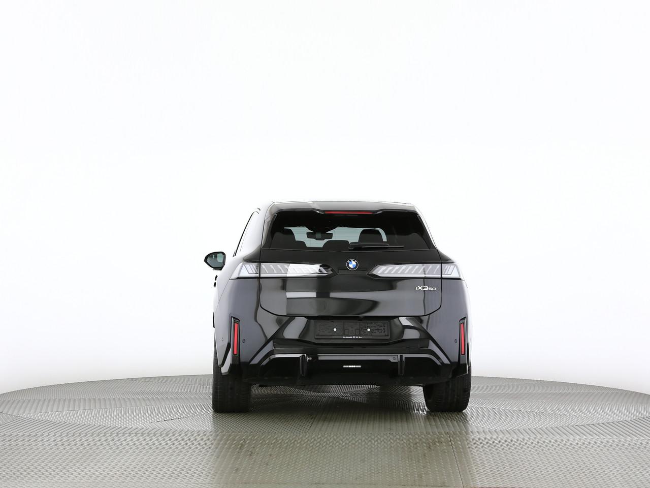 BMW iX3 50 xDrive-image-8