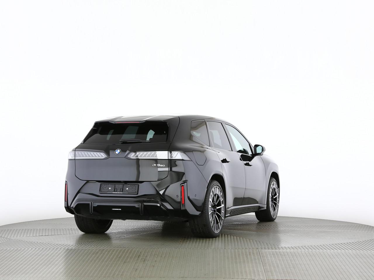 BMW iX3 50 xDrive-image-10