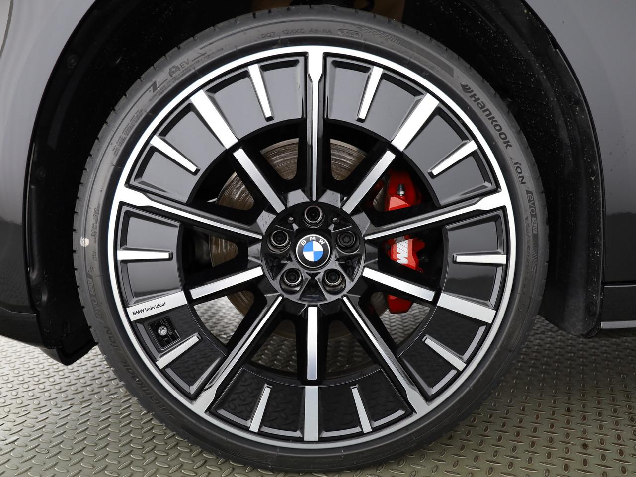 BMW iX3 50 xDrive-image-24