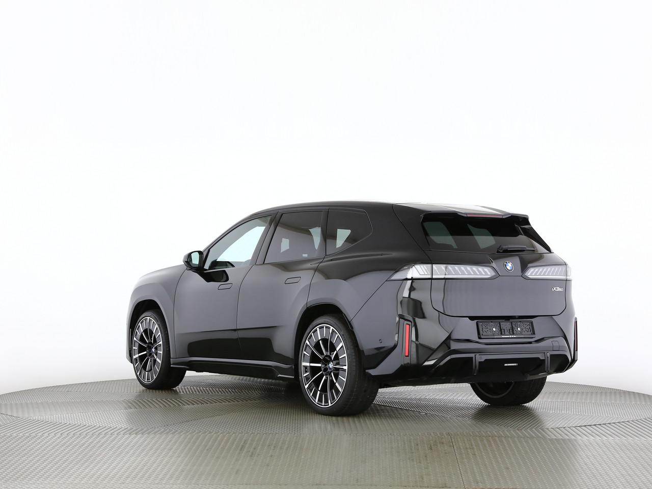 BMW iX3 50 xDrive-image-7