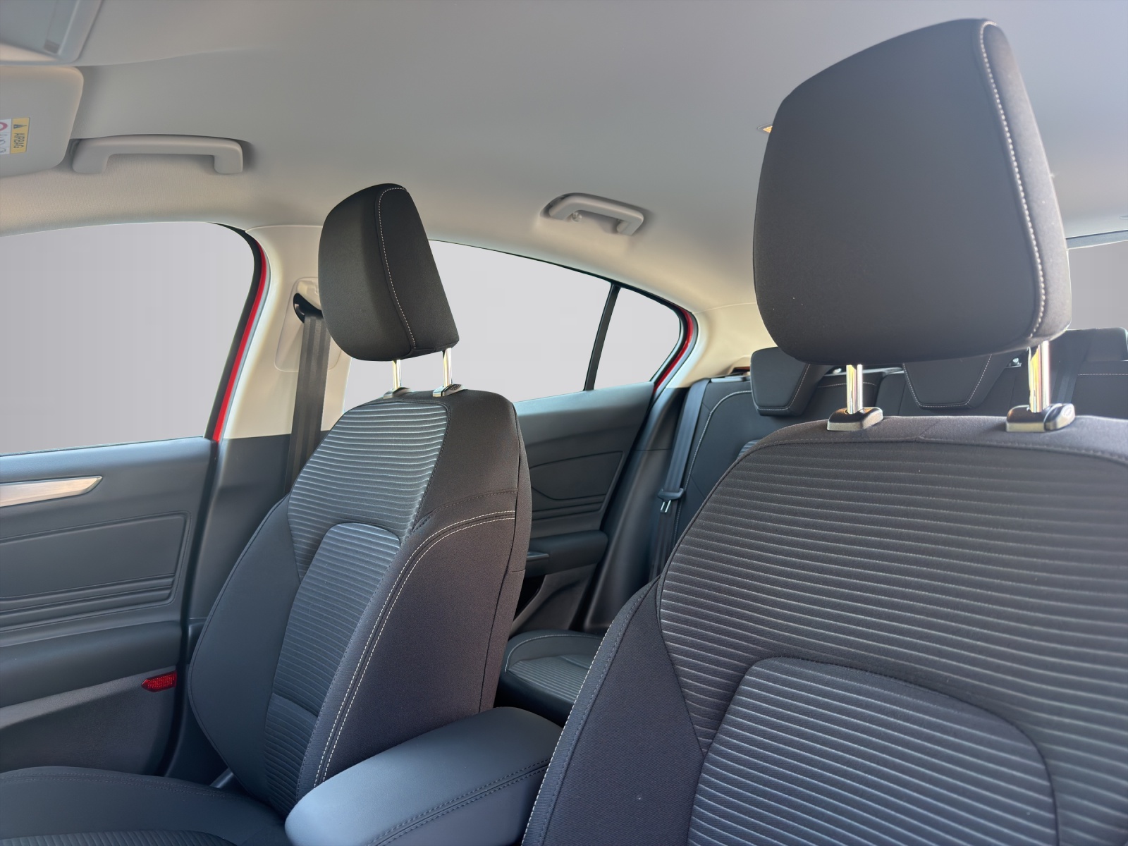 FORD Focus 1.0i EcoB Hybrid 125 Titanium-image-9