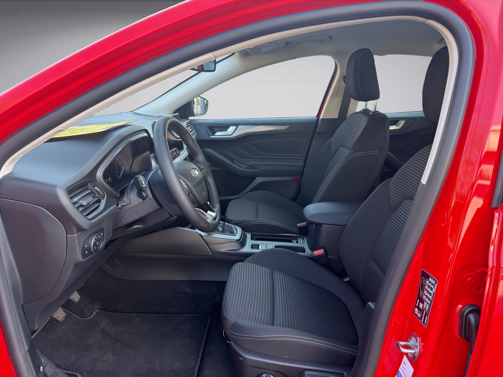 FORD Focus 1.0i EcoB Hybrid 125 Titanium-image-8
