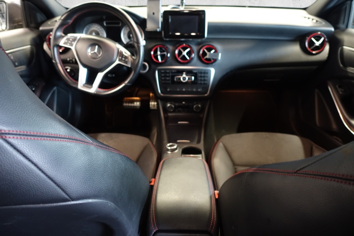 MERCEDES-BENZ A 250 Sport 7G-DCT-image-12