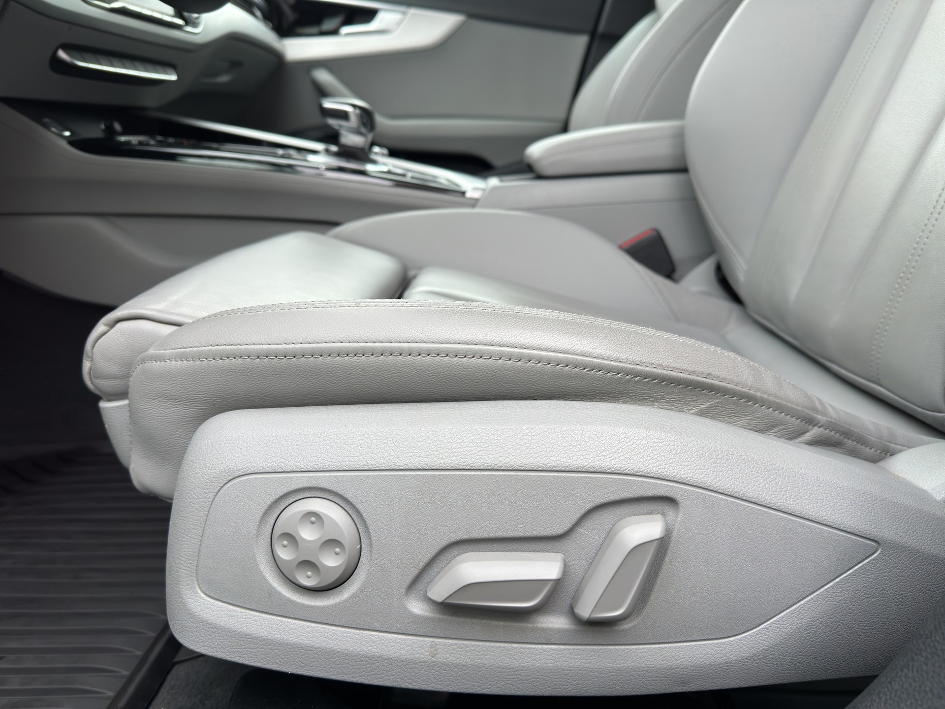 AUDI A4 Limousine 35 TFSI advanced S-tronic-image-9
