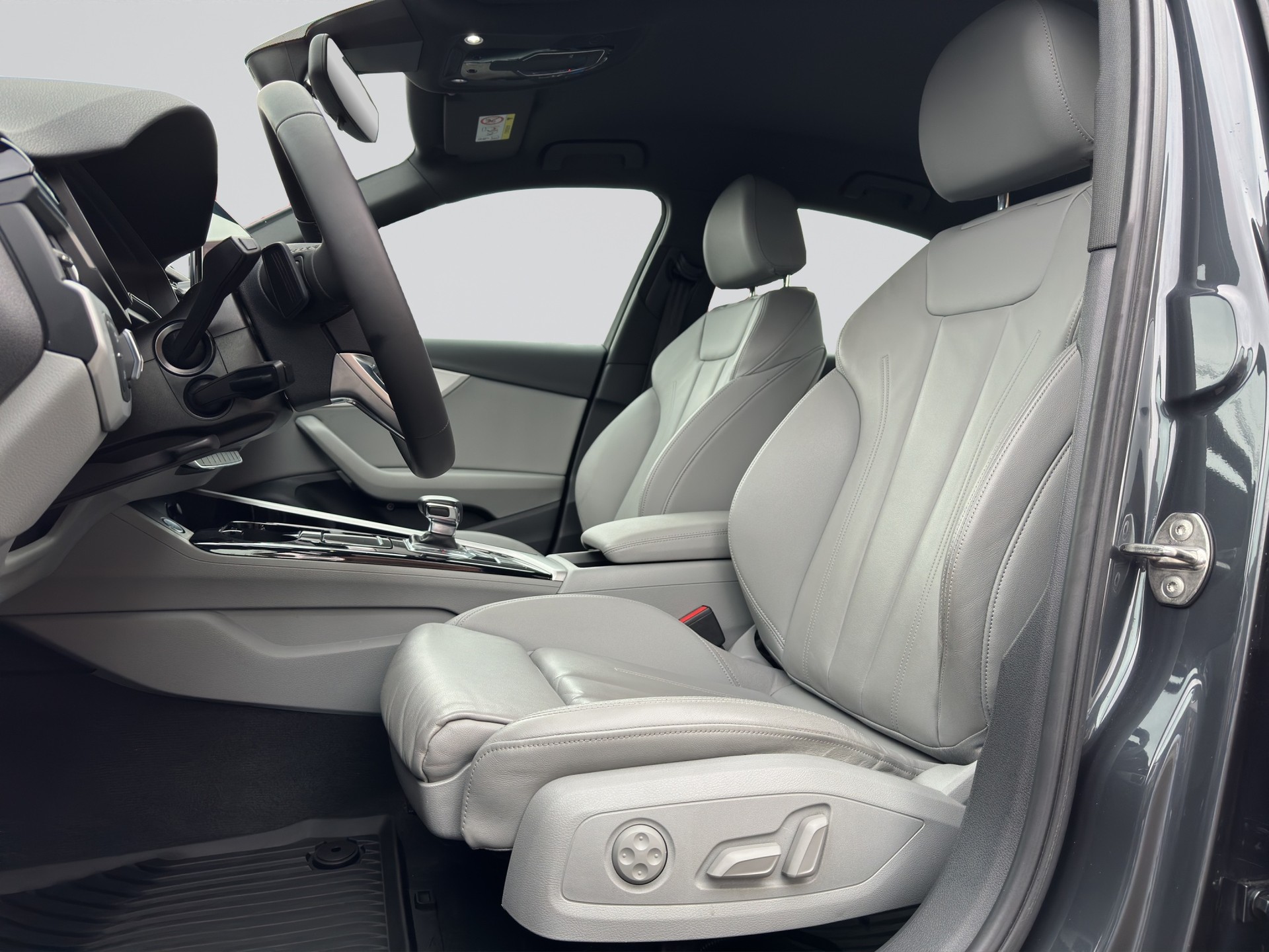 AUDI A4 Limousine 35 TFSI advanced S-tronic-image-5