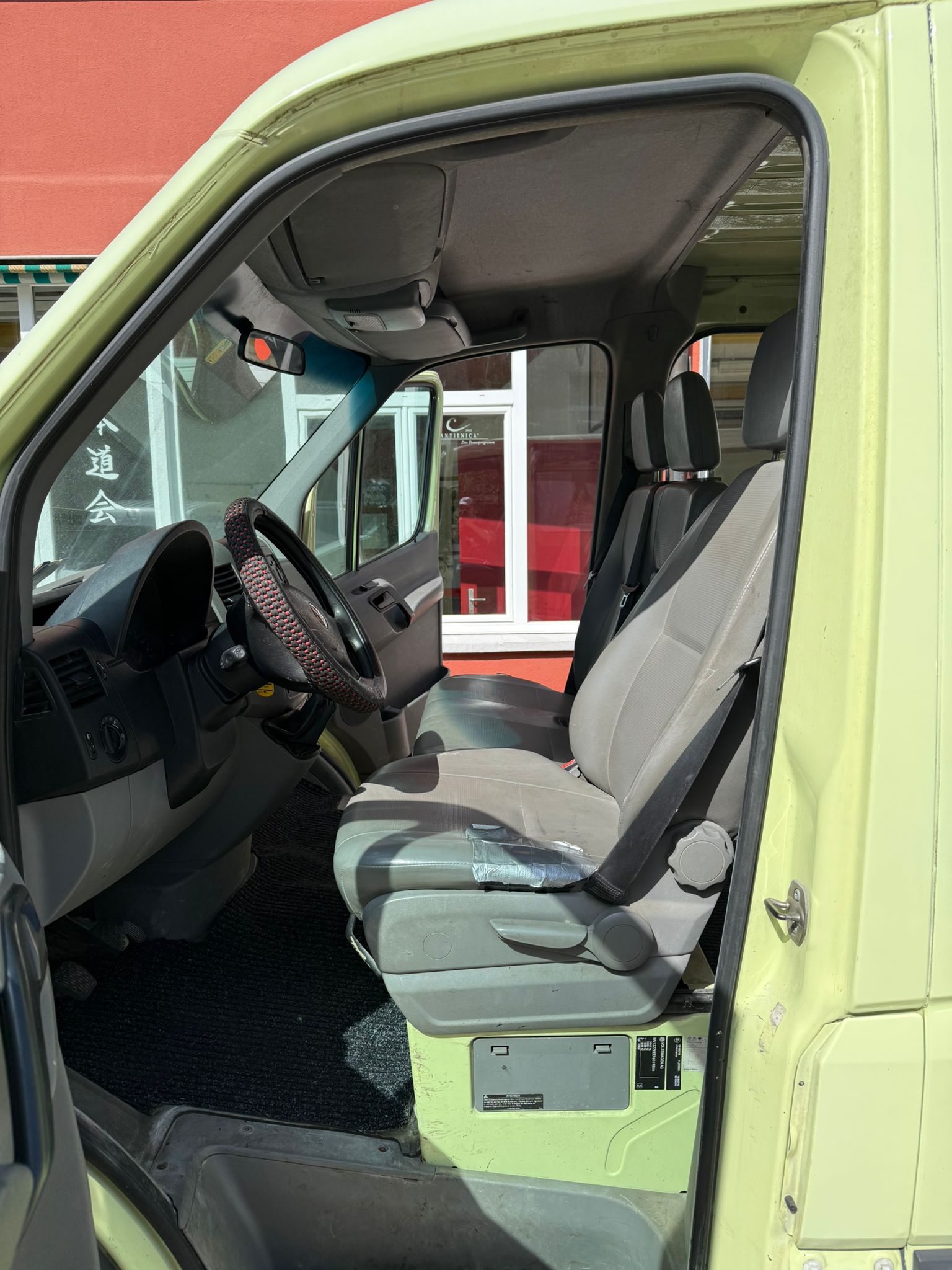 VW Crafter 30 2.5 TDI 109 PS-image-7