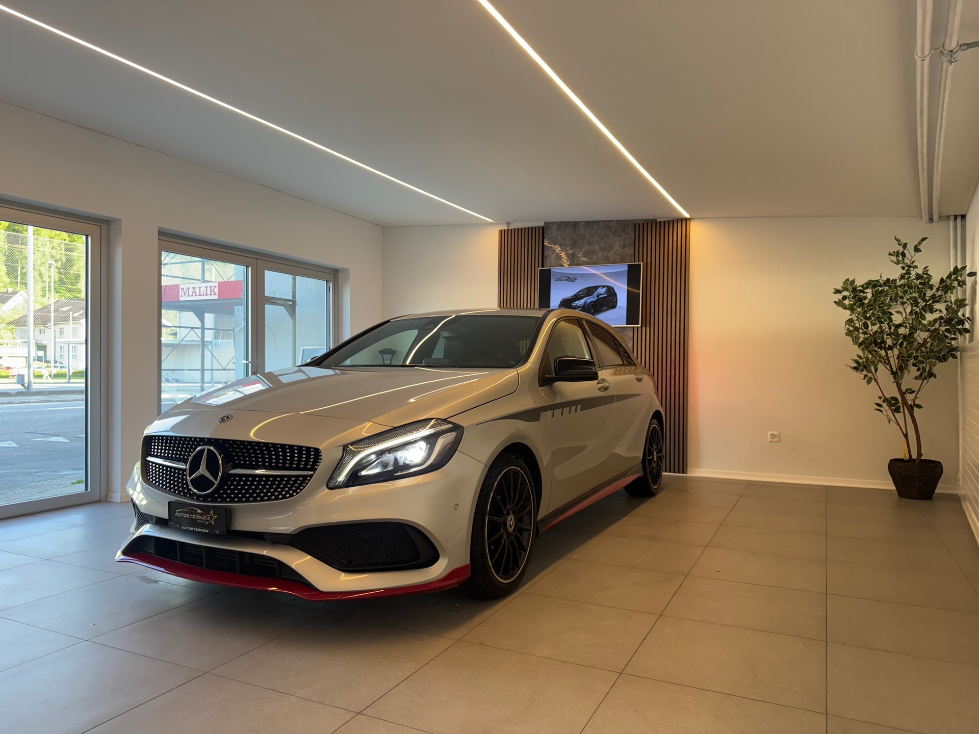 MERCEDES-BENZ A 250 SPORT AMG Line 4Matic 7G-DCT*CH-Fahrzeug*Frisch MFK*-image-0