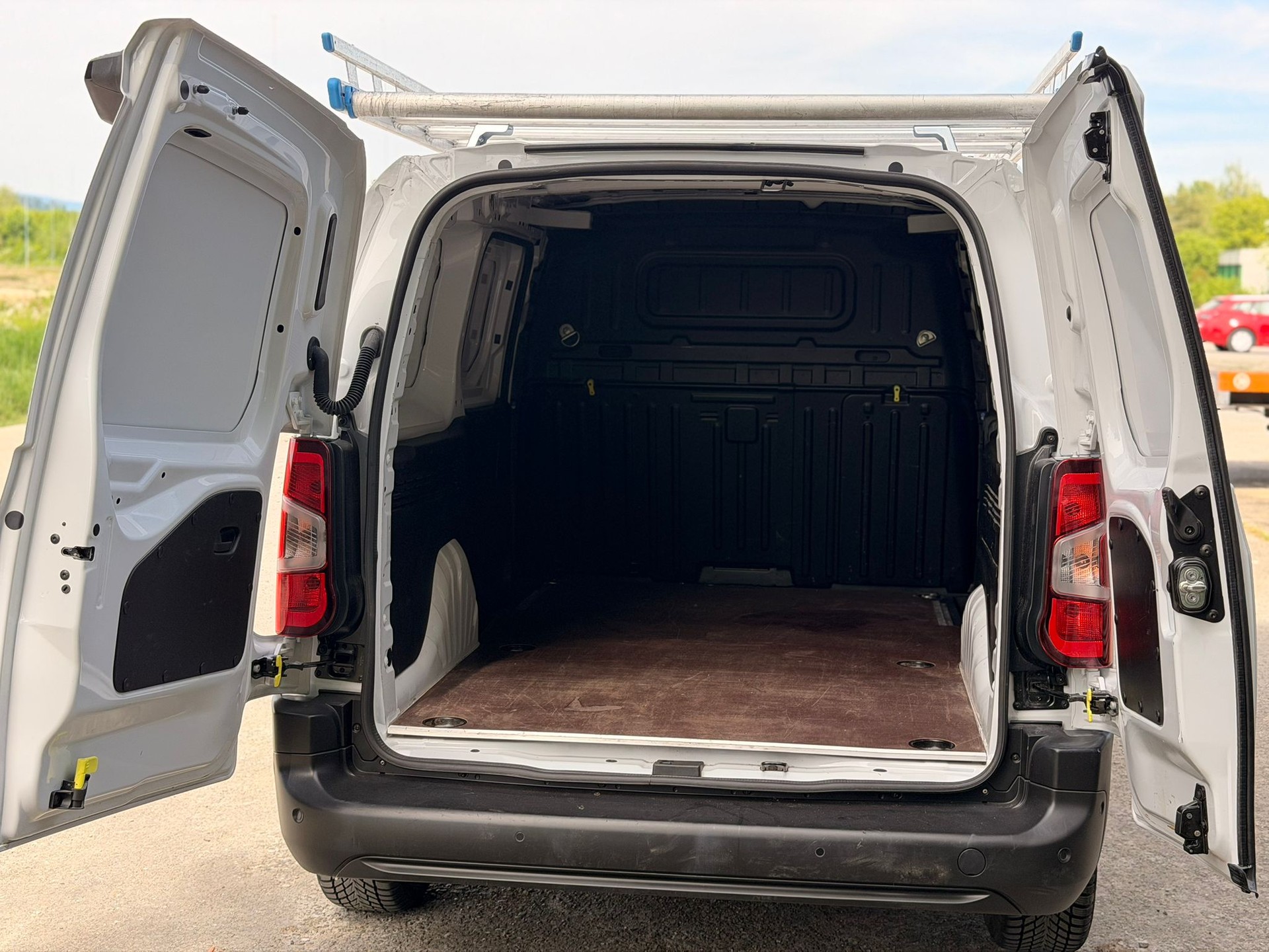 TOYOTA Proace City Van 1.5D Active Long Automatik-image-10