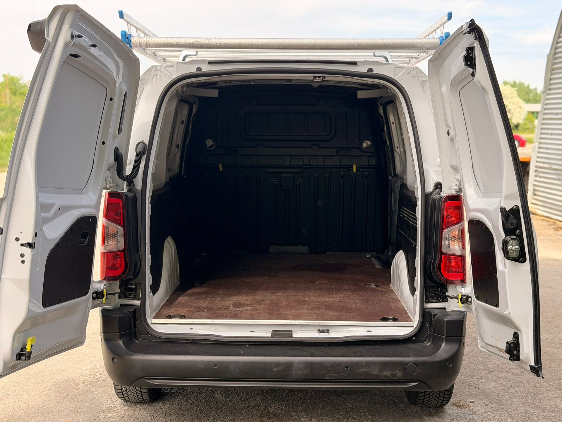 TOYOTA Proace City Van 1.5D Active Long Automatik-image-6