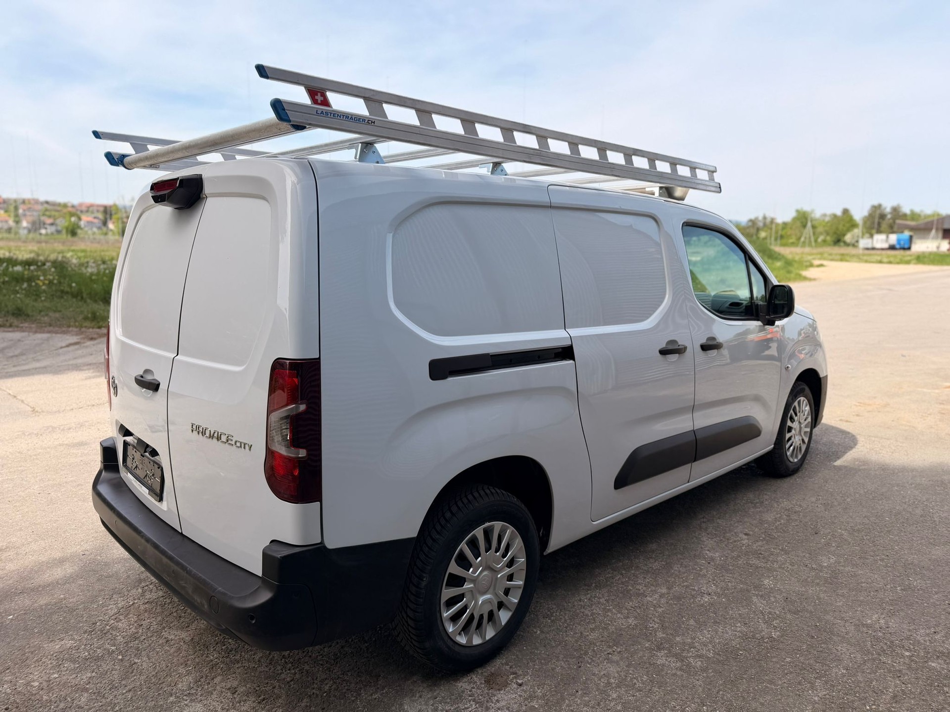 TOYOTA Proace City Van 1.5D Active Long Automatik-image-4