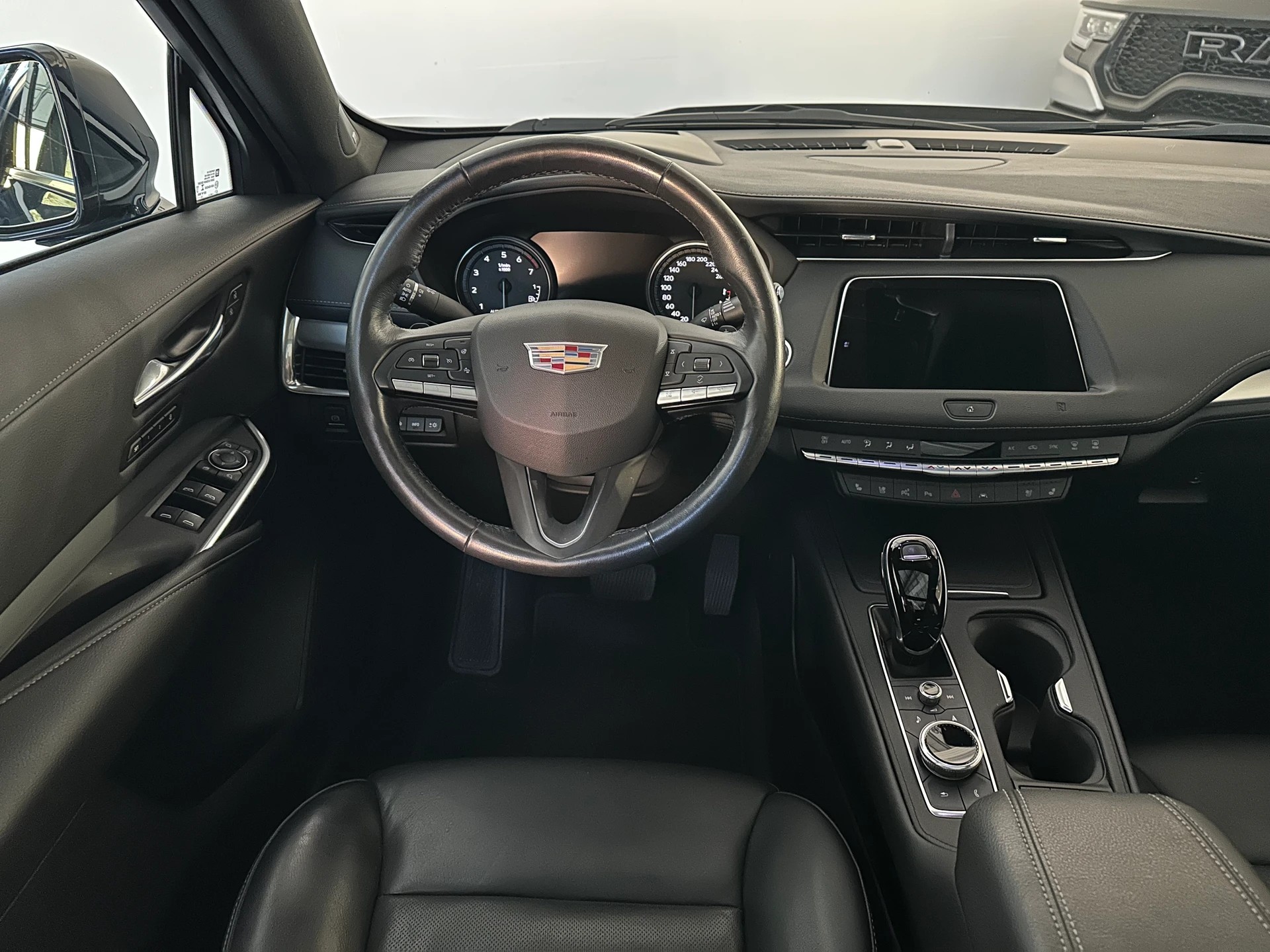 CADILLAC XT4 350T 2.0 Premium Luxury AWD Automat-image-9