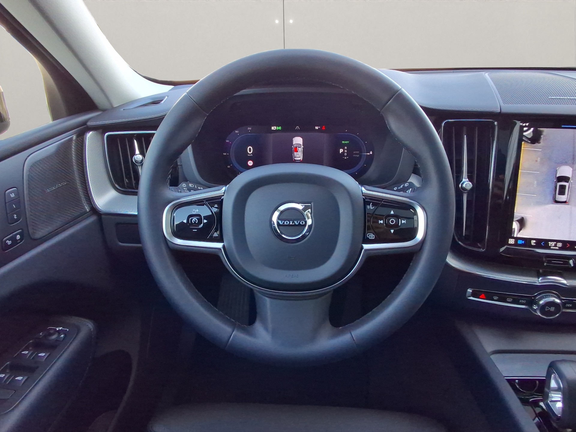 VOLVO XC60 2.0 T6 TE Ultimate Dark eAWD-image-8