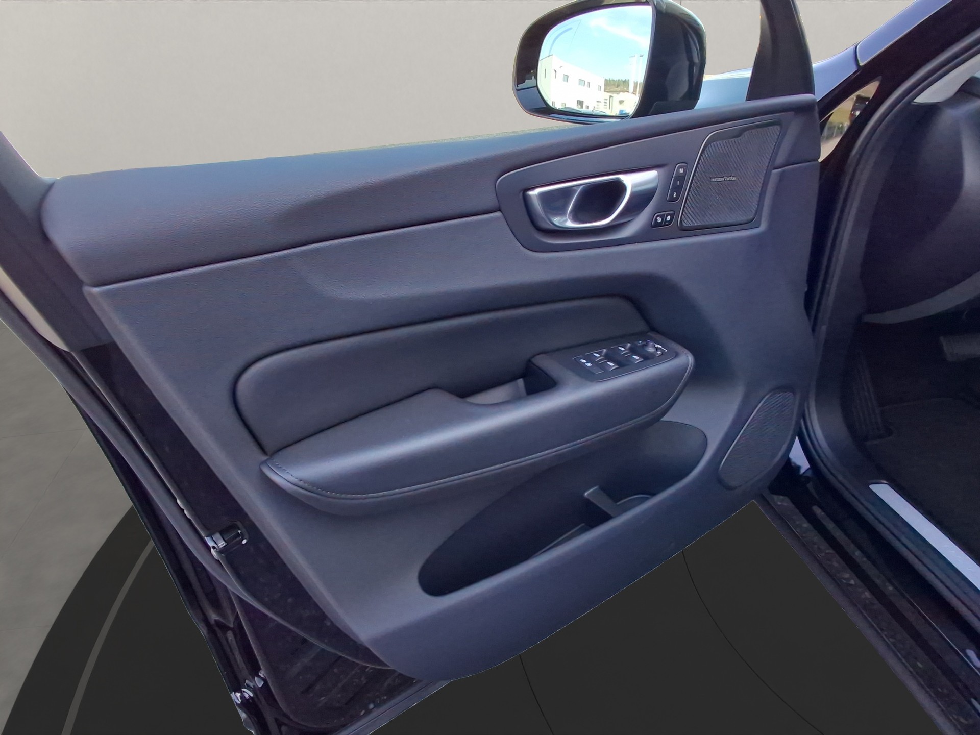 VOLVO XC60 2.0 T6 TE Ultimate Dark eAWD-image-5