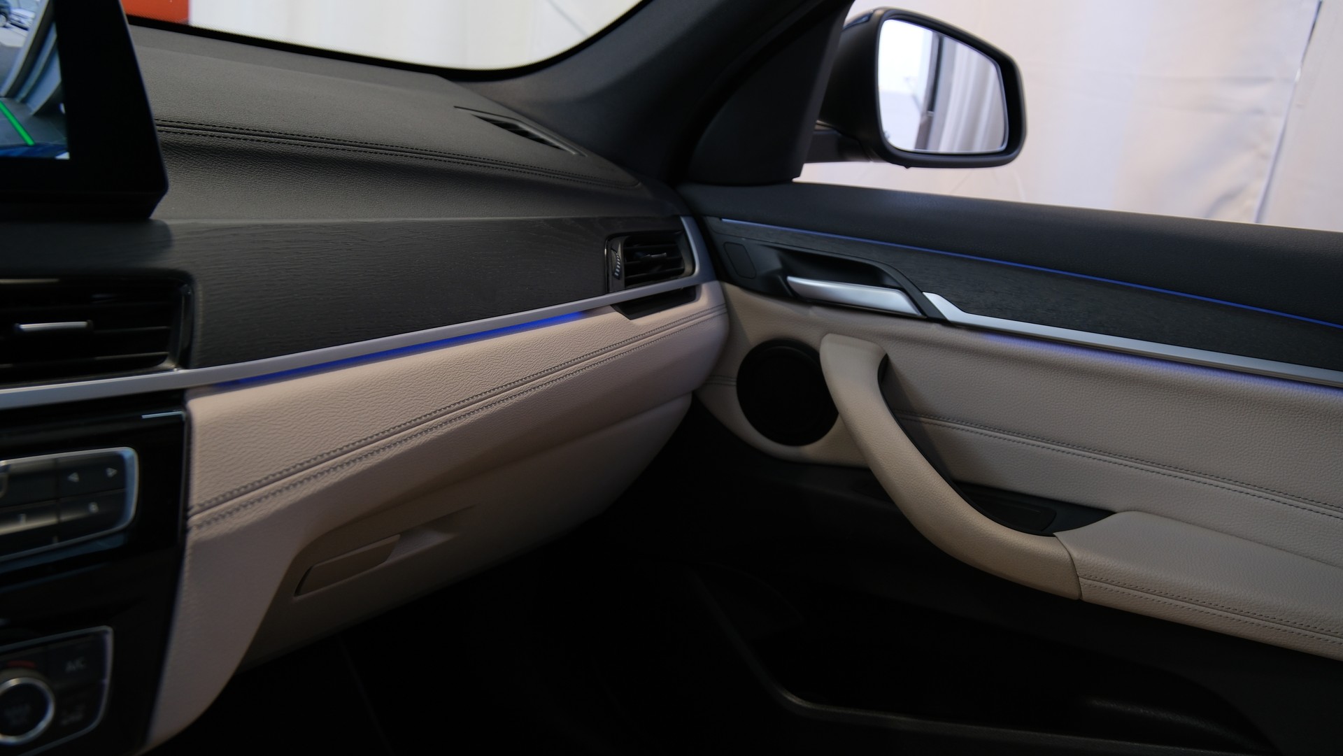 BMW X1 xDrive 20i xLine Steptronic-image-20