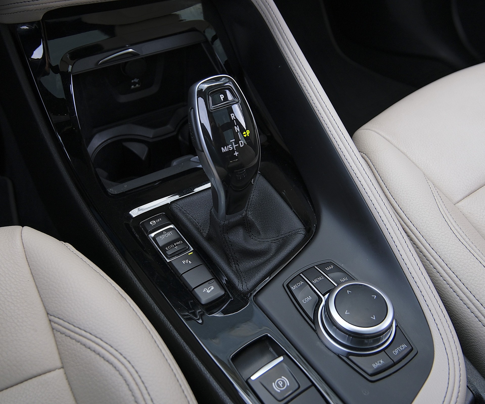 BMW X1 xDrive 20i xLine Steptronic-image-18