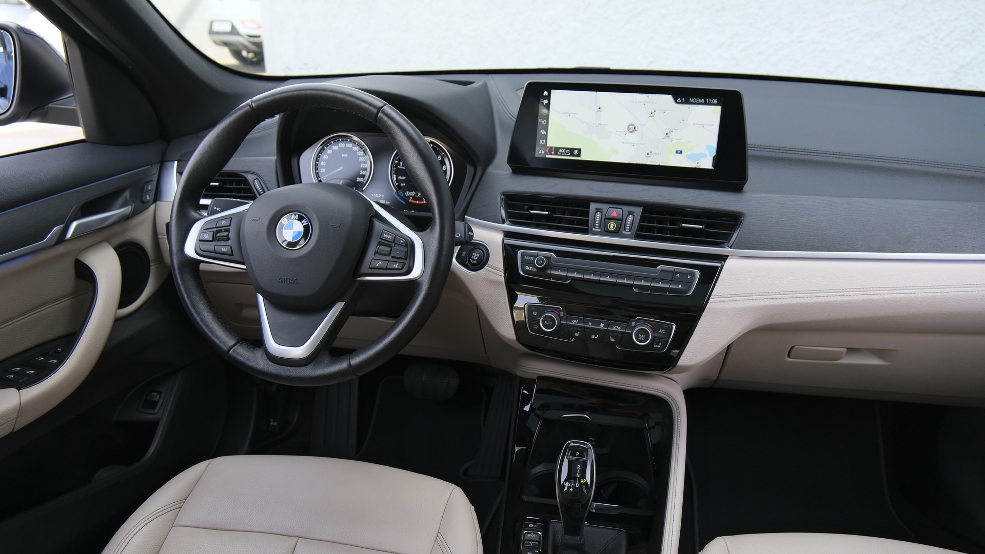 BMW X1 xDrive 20i xLine Steptronic-image-15