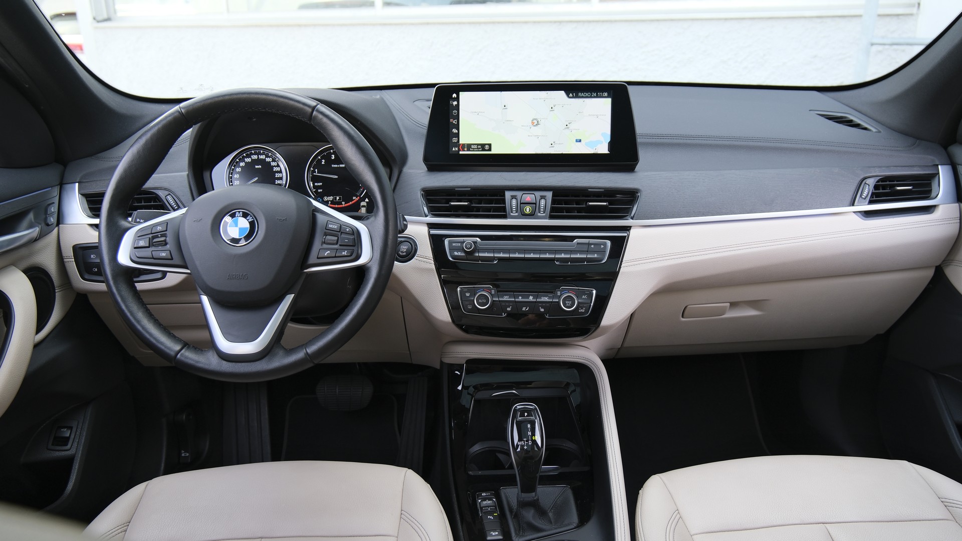 BMW X1 xDrive 20i xLine Steptronic-image-16