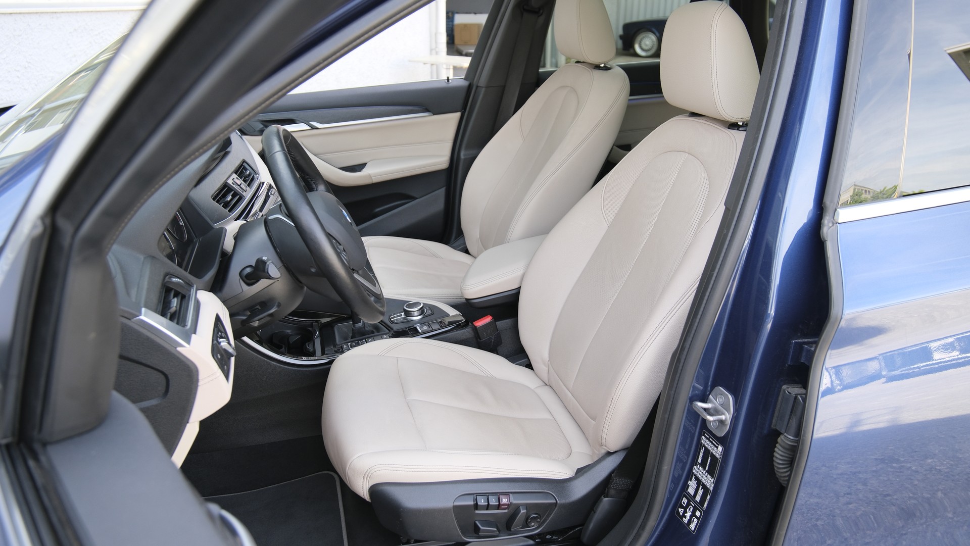 BMW X1 xDrive 20i xLine Steptronic-image-4