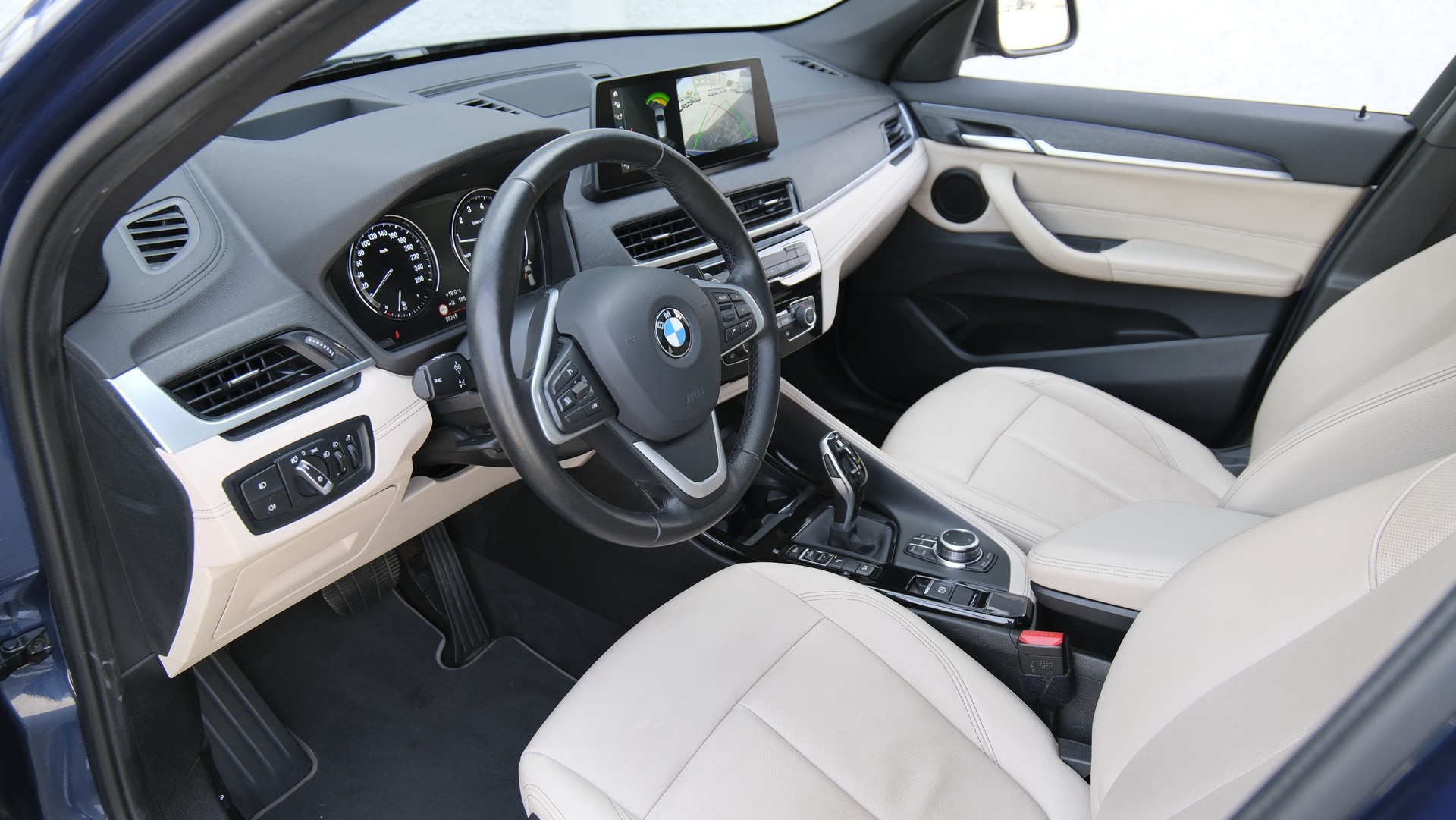 BMW X1 xDrive 20i xLine Steptronic-image-2
