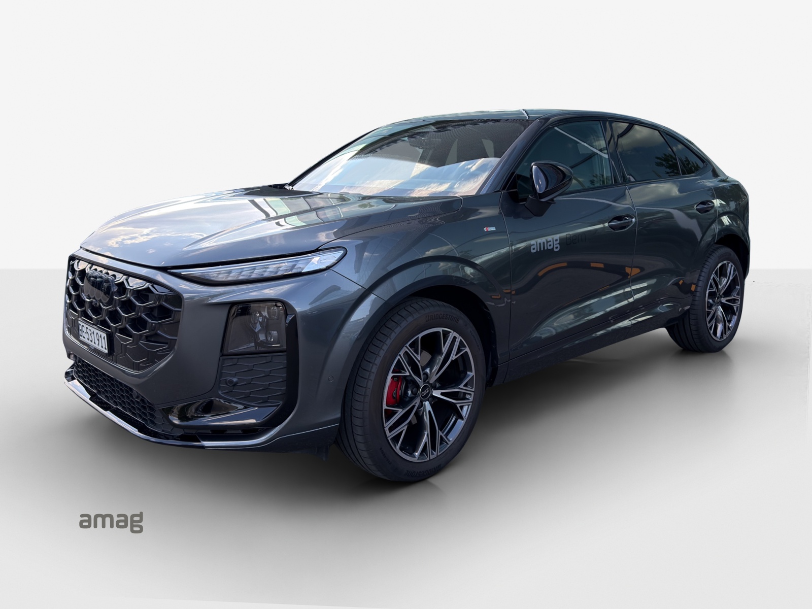 AUDI Q3 SUV 110 kW TFSI S tronic-image-0