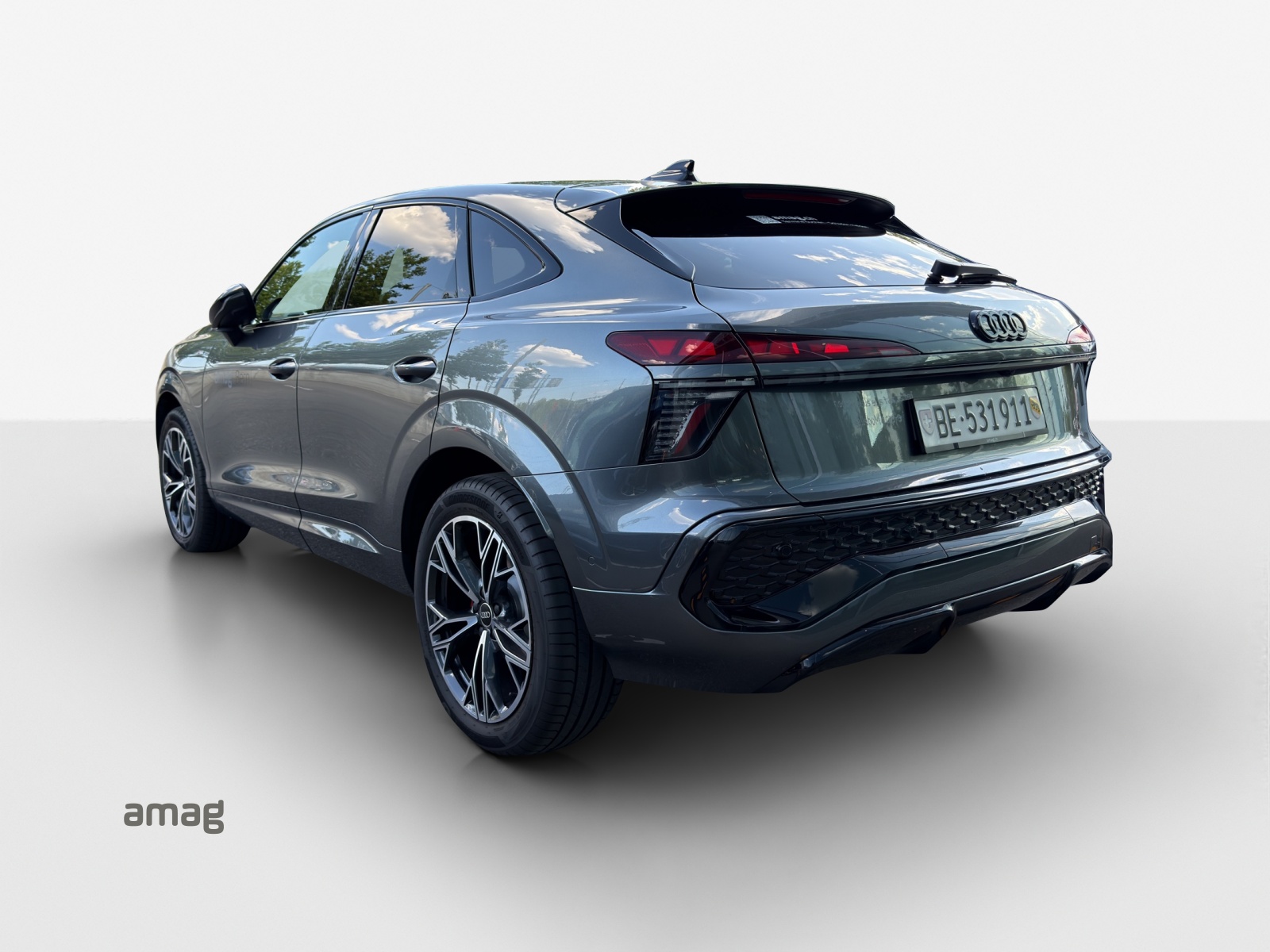 AUDI Q3 SUV 110 kW TFSI S tronic-image-2