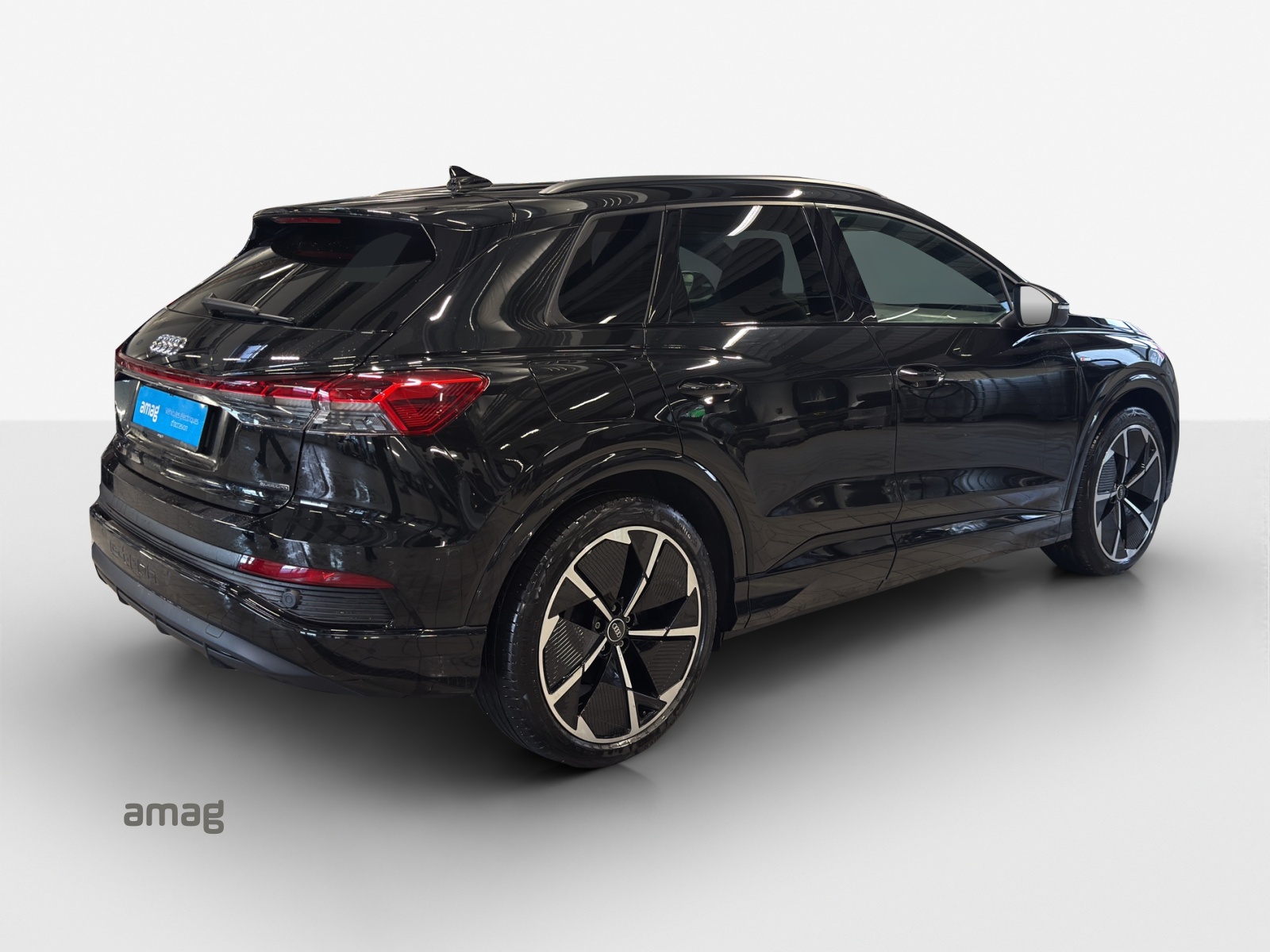 AUDI Q4 e-tron 50 quattro-image-4