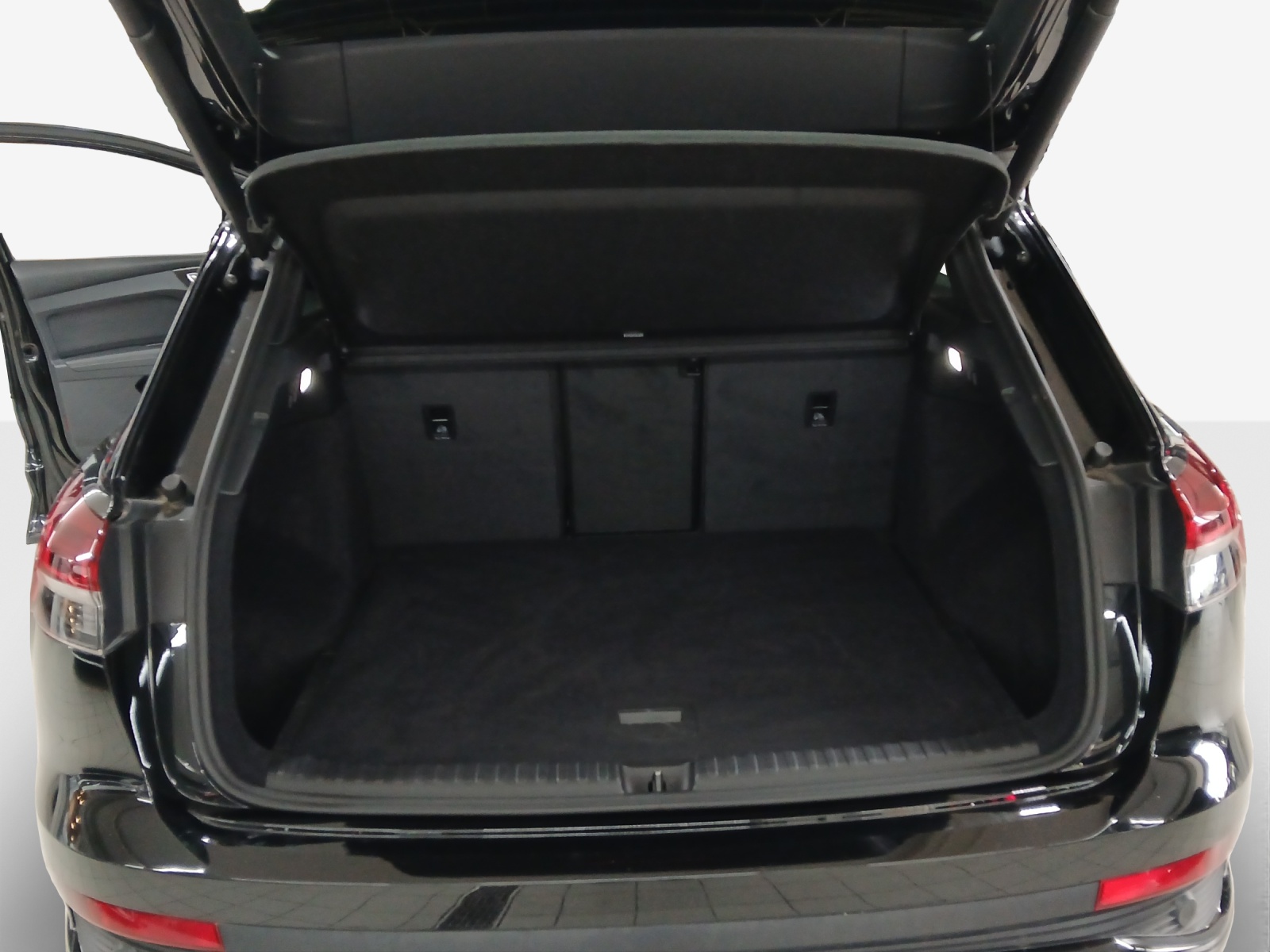 AUDI Q4 e-tron 50 quattro-image-12