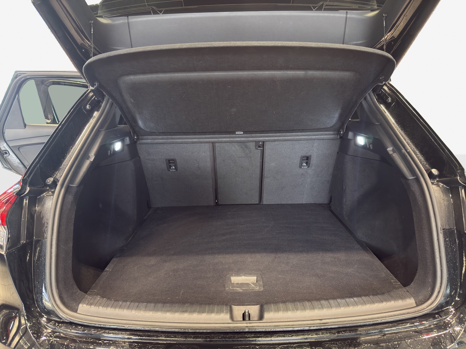 AUDI Q4 e-tron 50 quattro-image-12