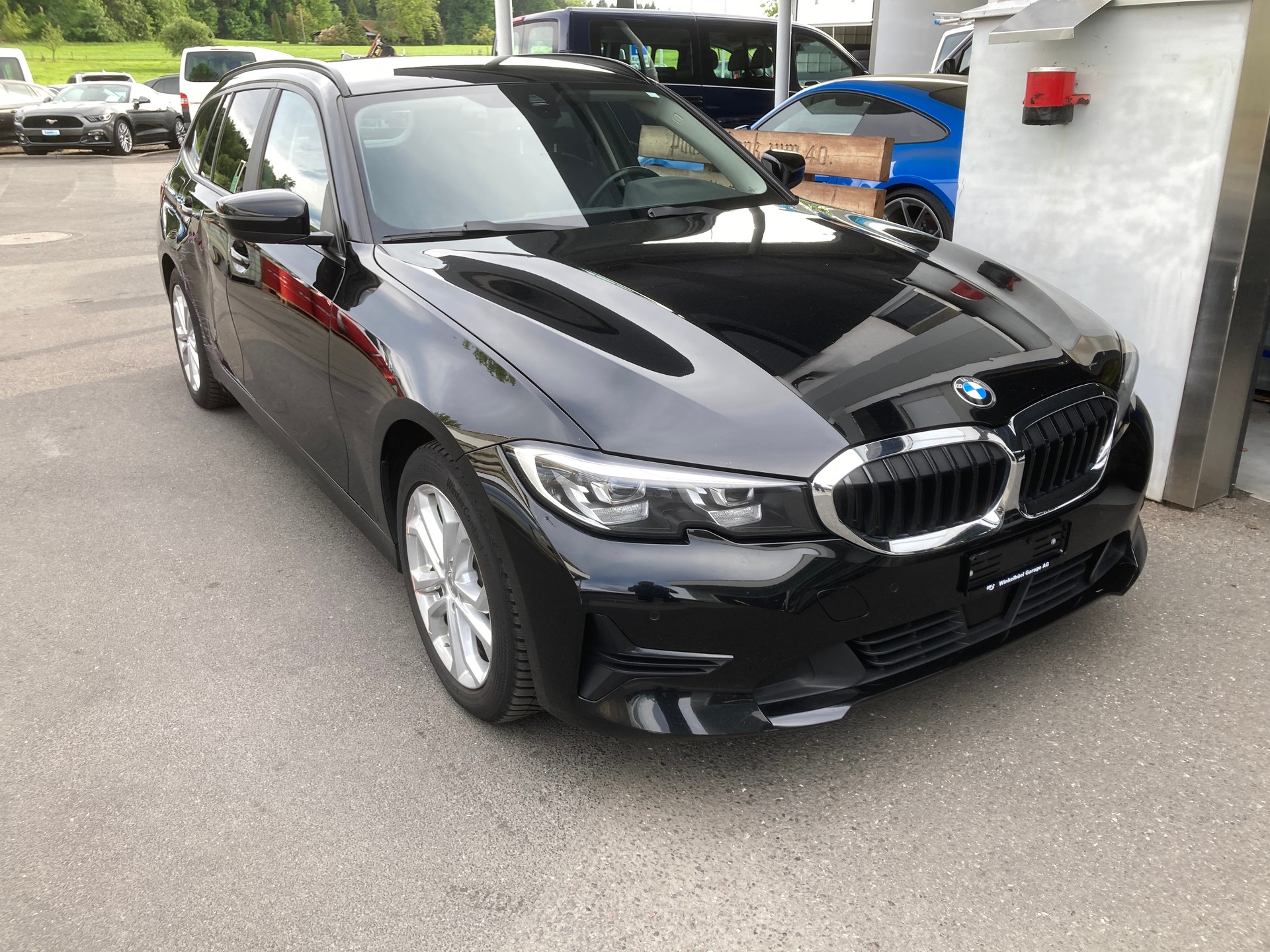 BMW 330e x DriveTouring Luxury Line Steptronic-image-1