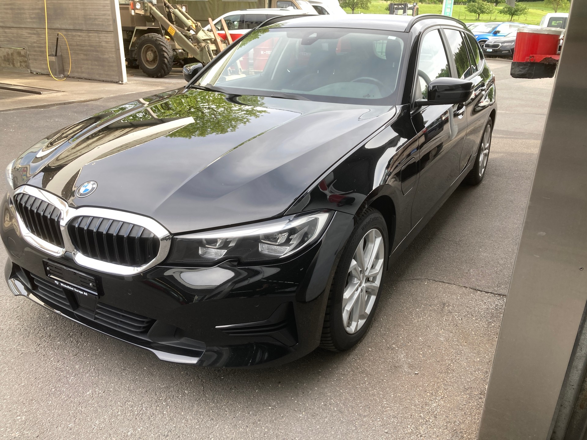 BMW 330e x DriveTouring Luxury Line Steptronic-image-0