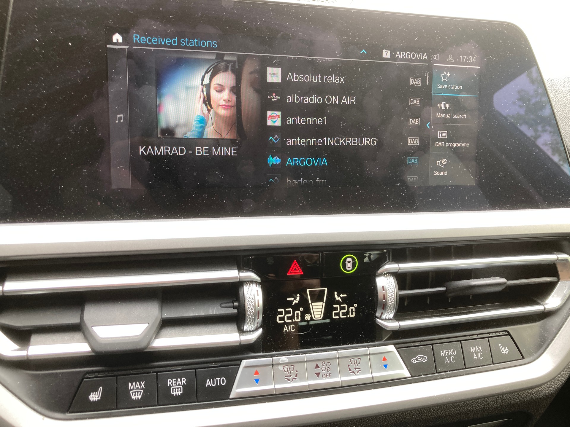 BMW 330e x DriveTouring Luxury Line Steptronic-image-6
