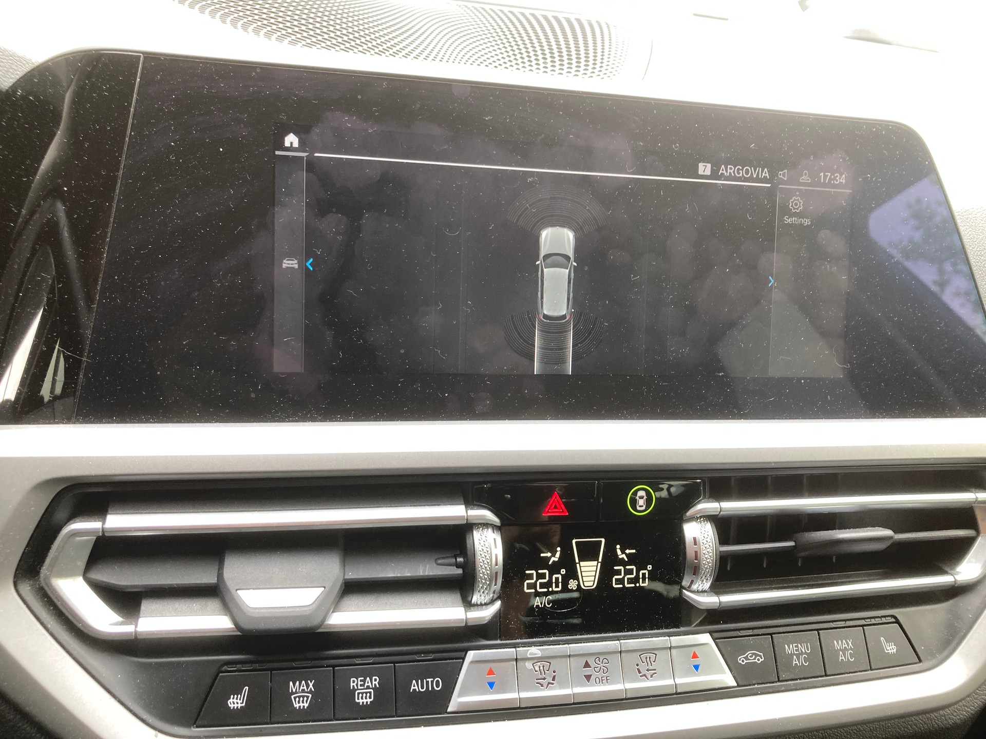 BMW 330e x DriveTouring Luxury Line Steptronic-image-7