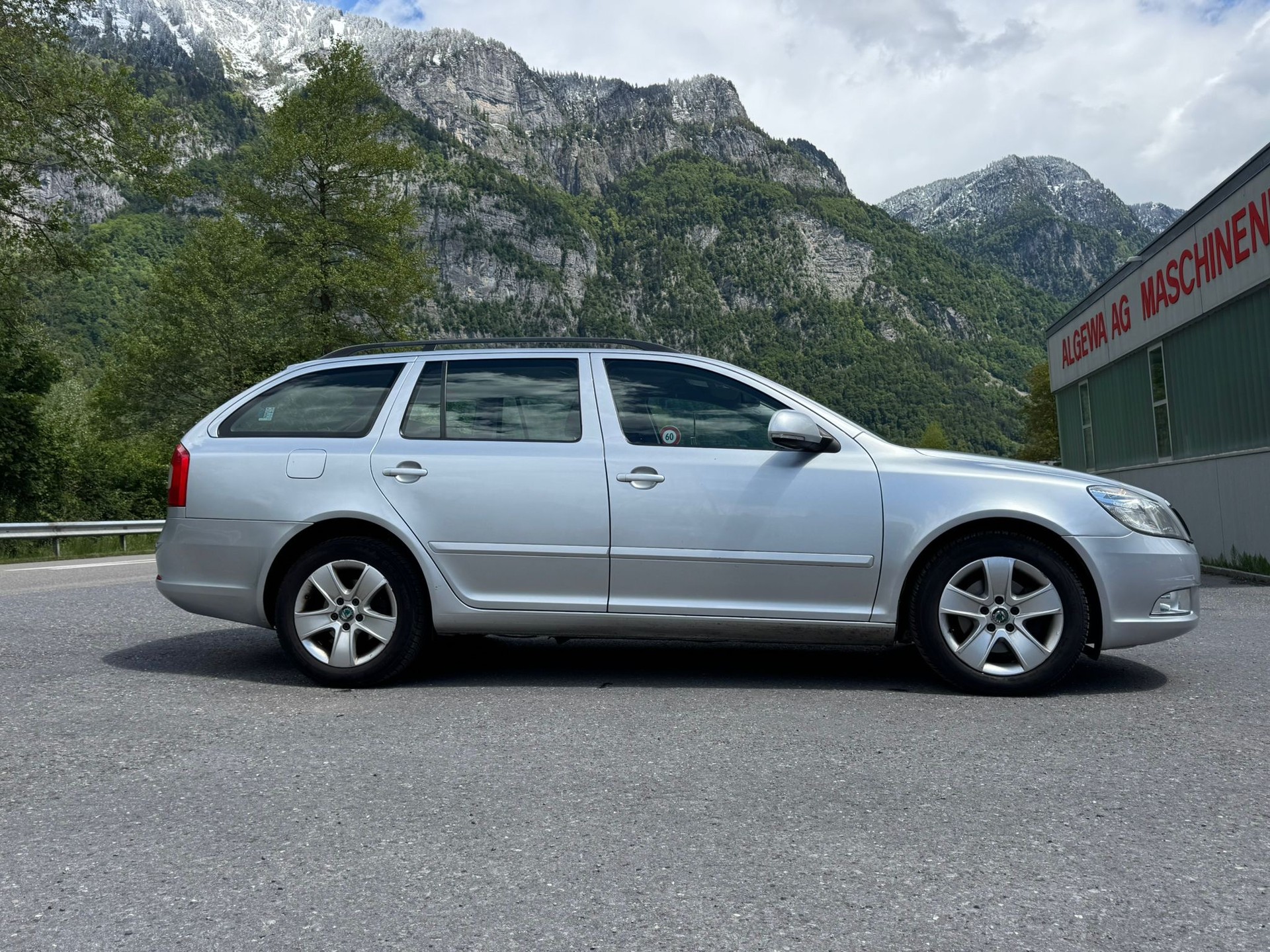 SKODA Octavia Combi 2.0 TDI Swiss Adventure 4x4 DSG-image-3