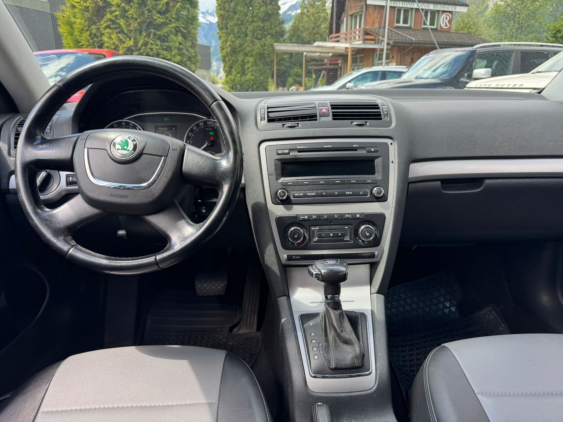 SKODA Octavia Combi 2.0 TDI Swiss Adventure 4x4 DSG-image-14