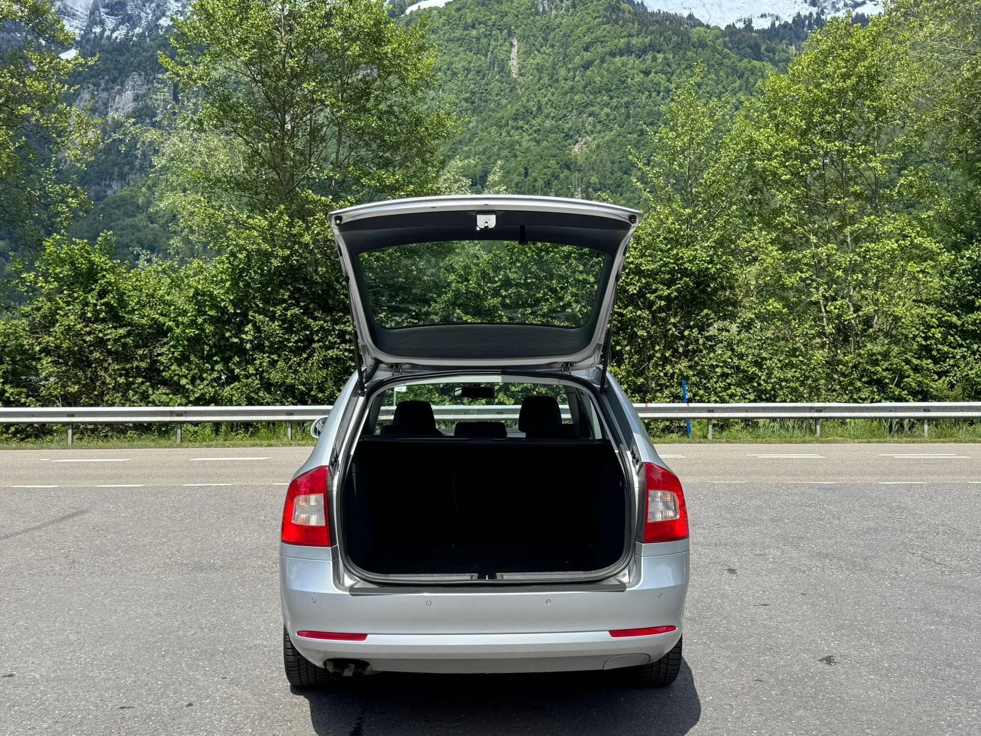 SKODA Octavia Combi 2.0 TDI Swiss Adventure 4x4 DSG-image-6