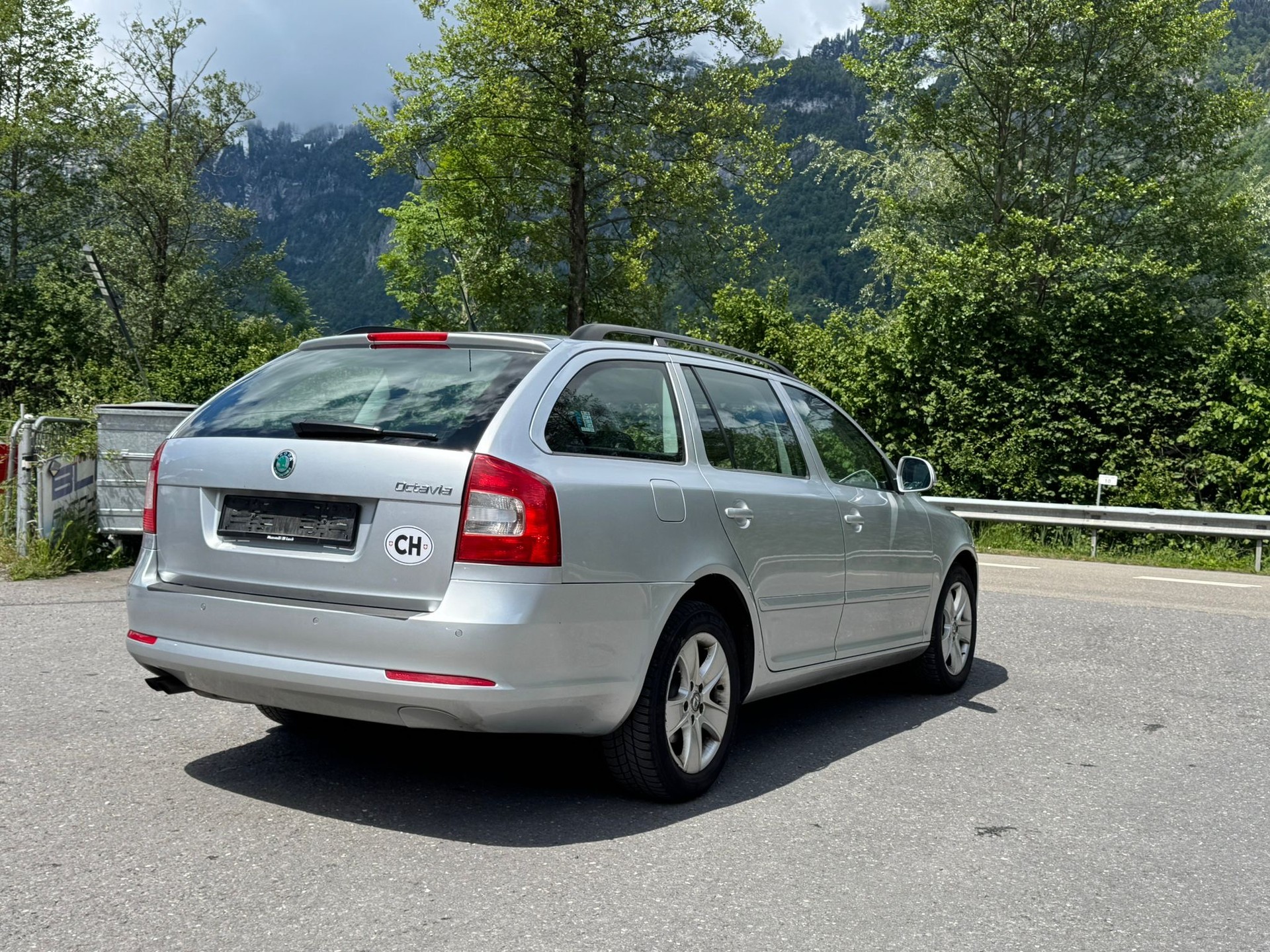 SKODA Octavia Combi 2.0 TDI Swiss Adventure 4x4 DSG-image-4