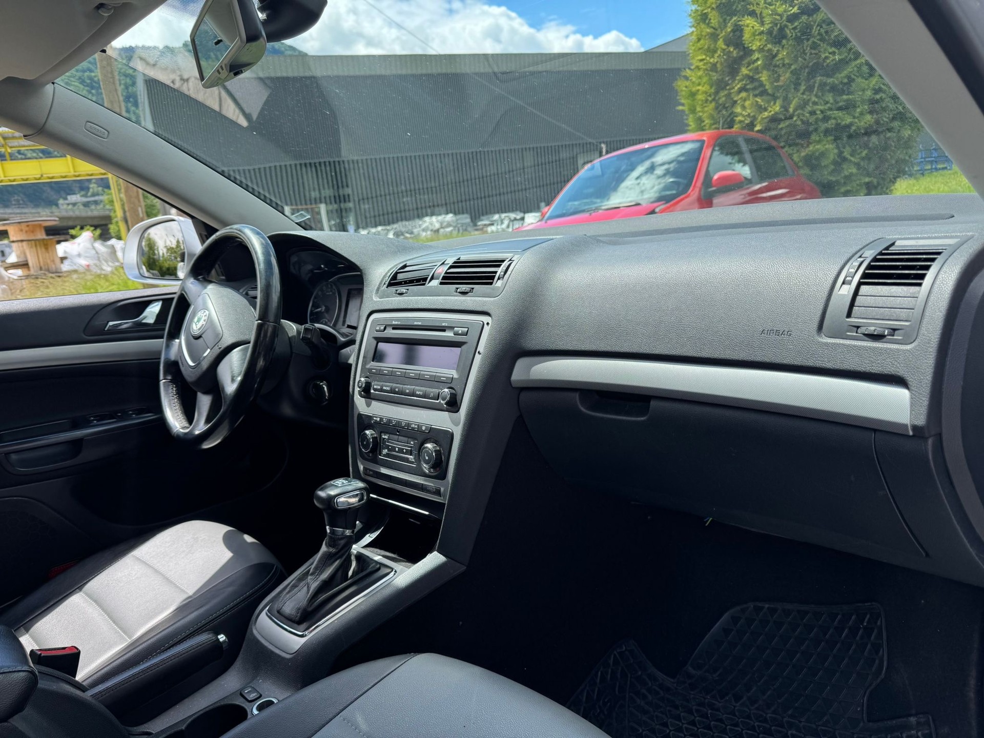 SKODA Octavia Combi 2.0 TDI Swiss Adventure 4x4 DSG-image-13