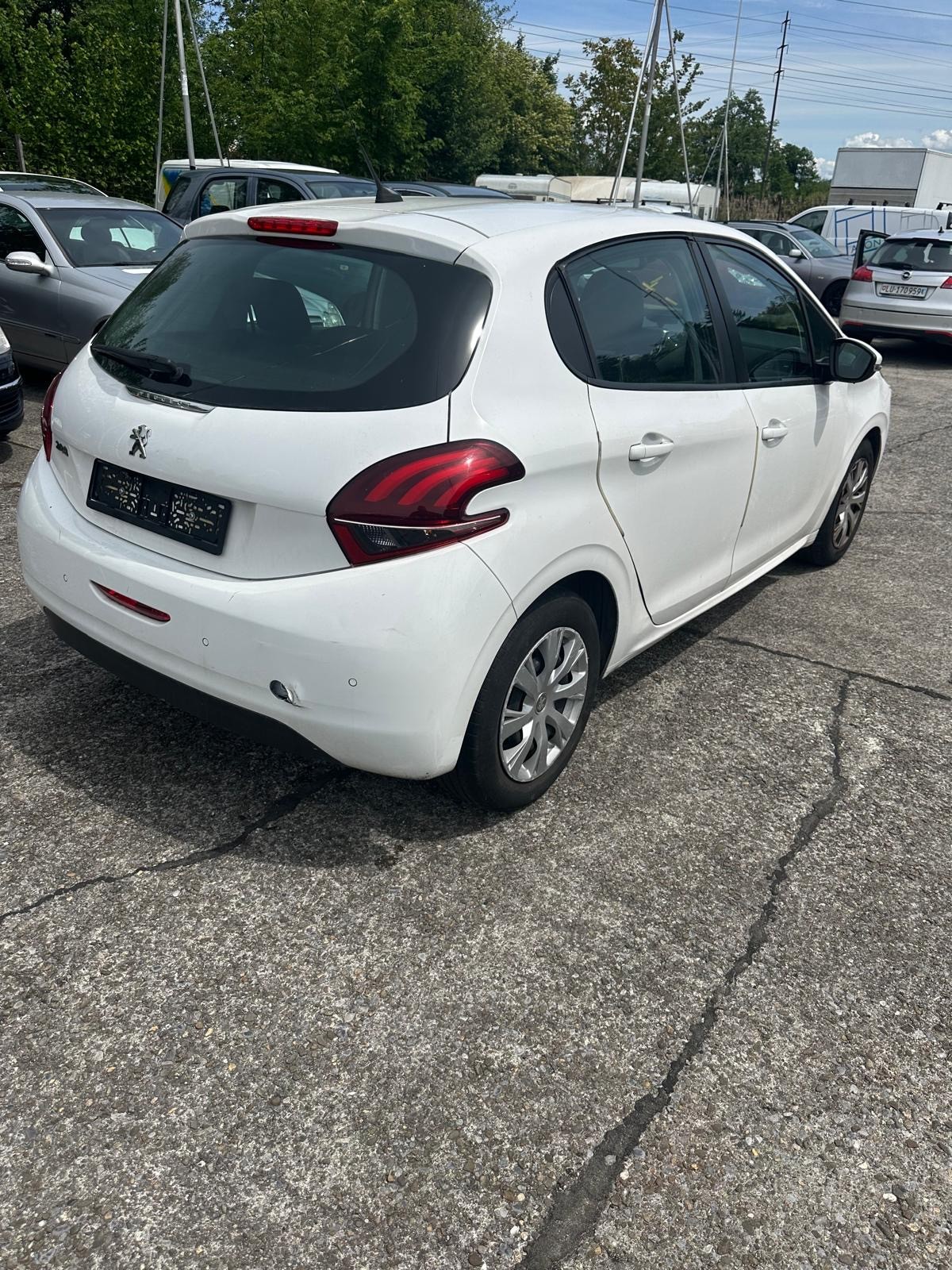 PEUGEOT 208 1.2 PureTech Signature-image-4