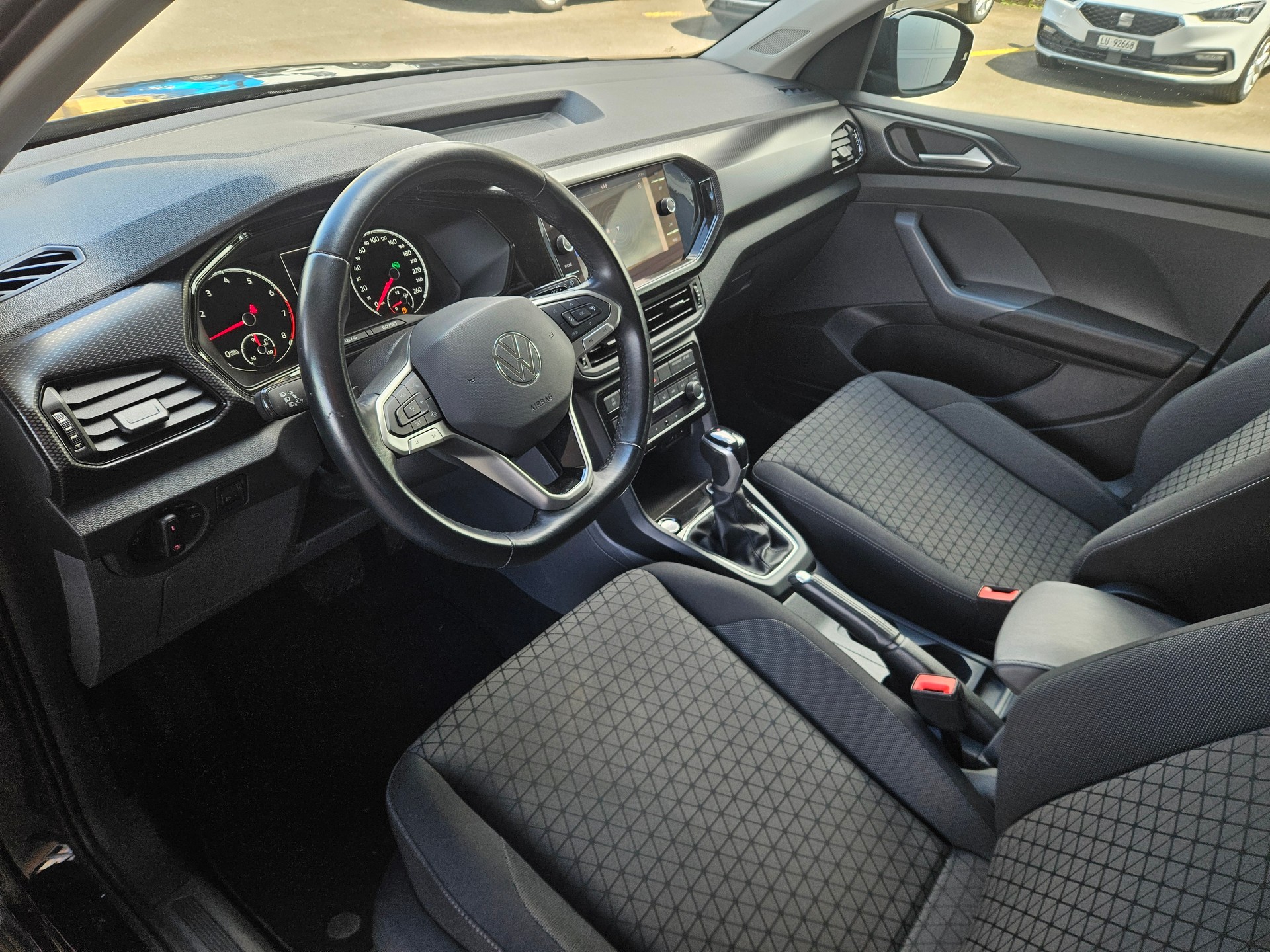 VW T-Cross 1.0 TSI Life DSG-image-4