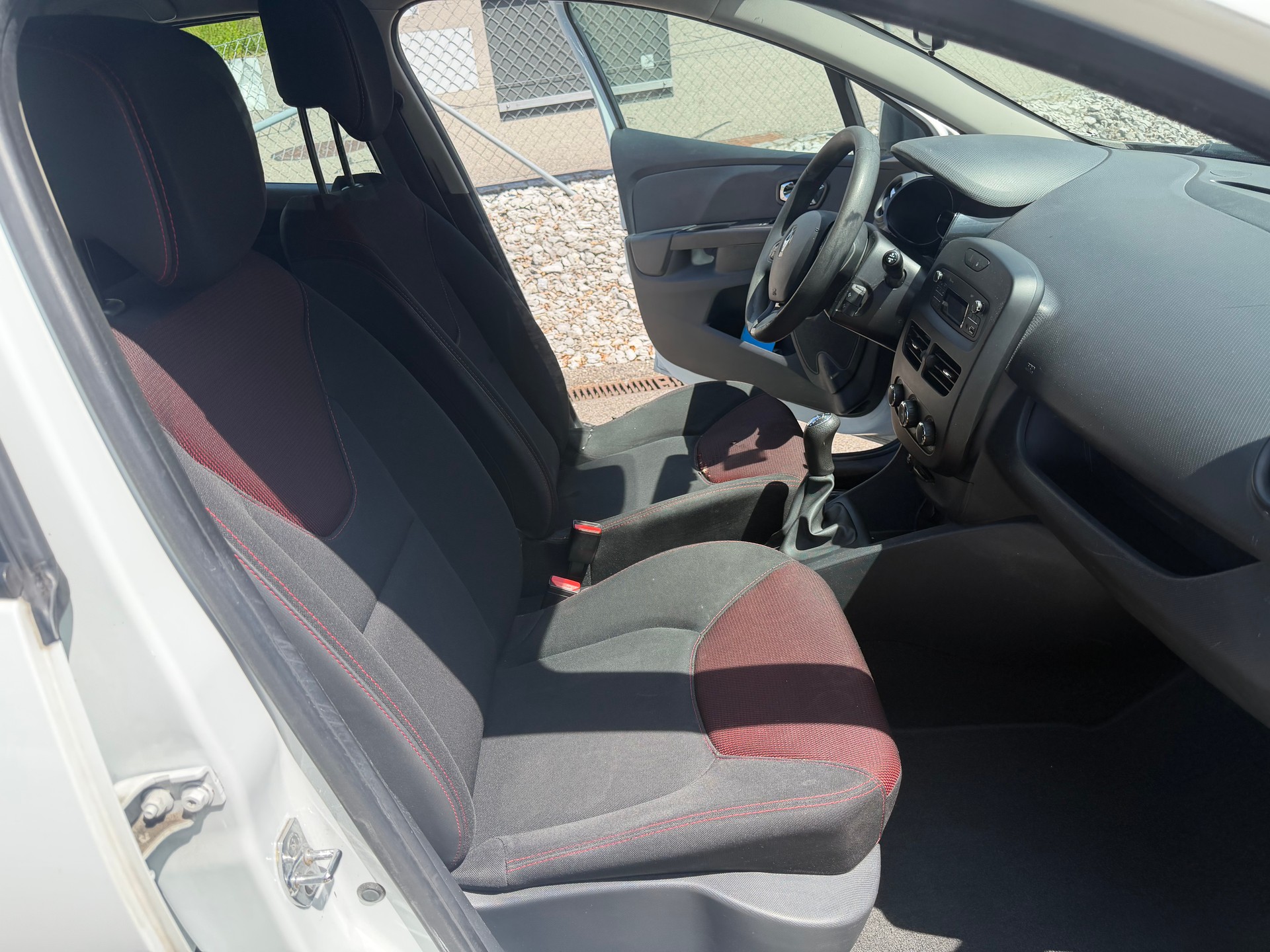 RENAULT Clio 1.2 16V Authentique-image-6