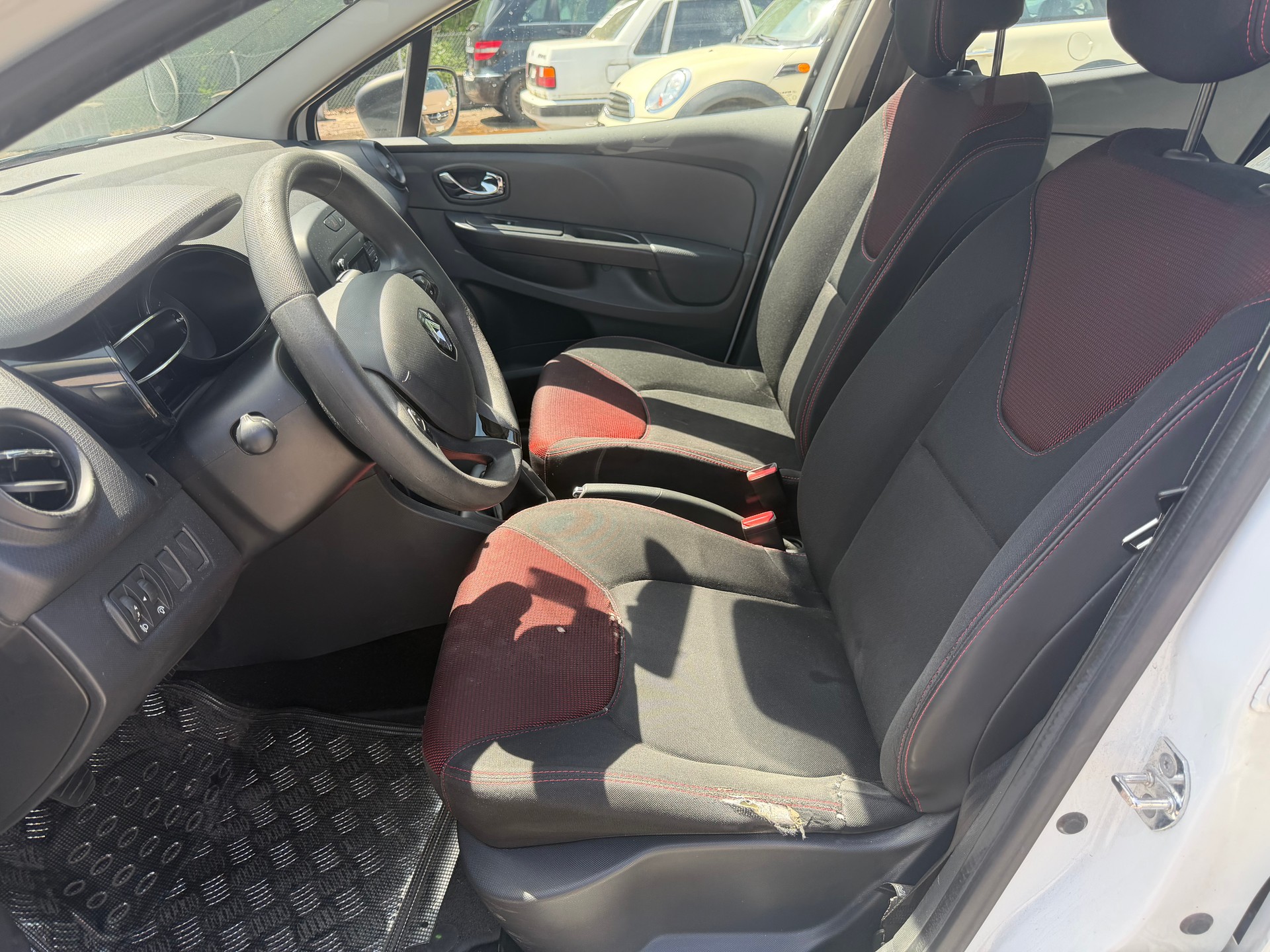 RENAULT Clio 1.2 16V Authentique-image-5